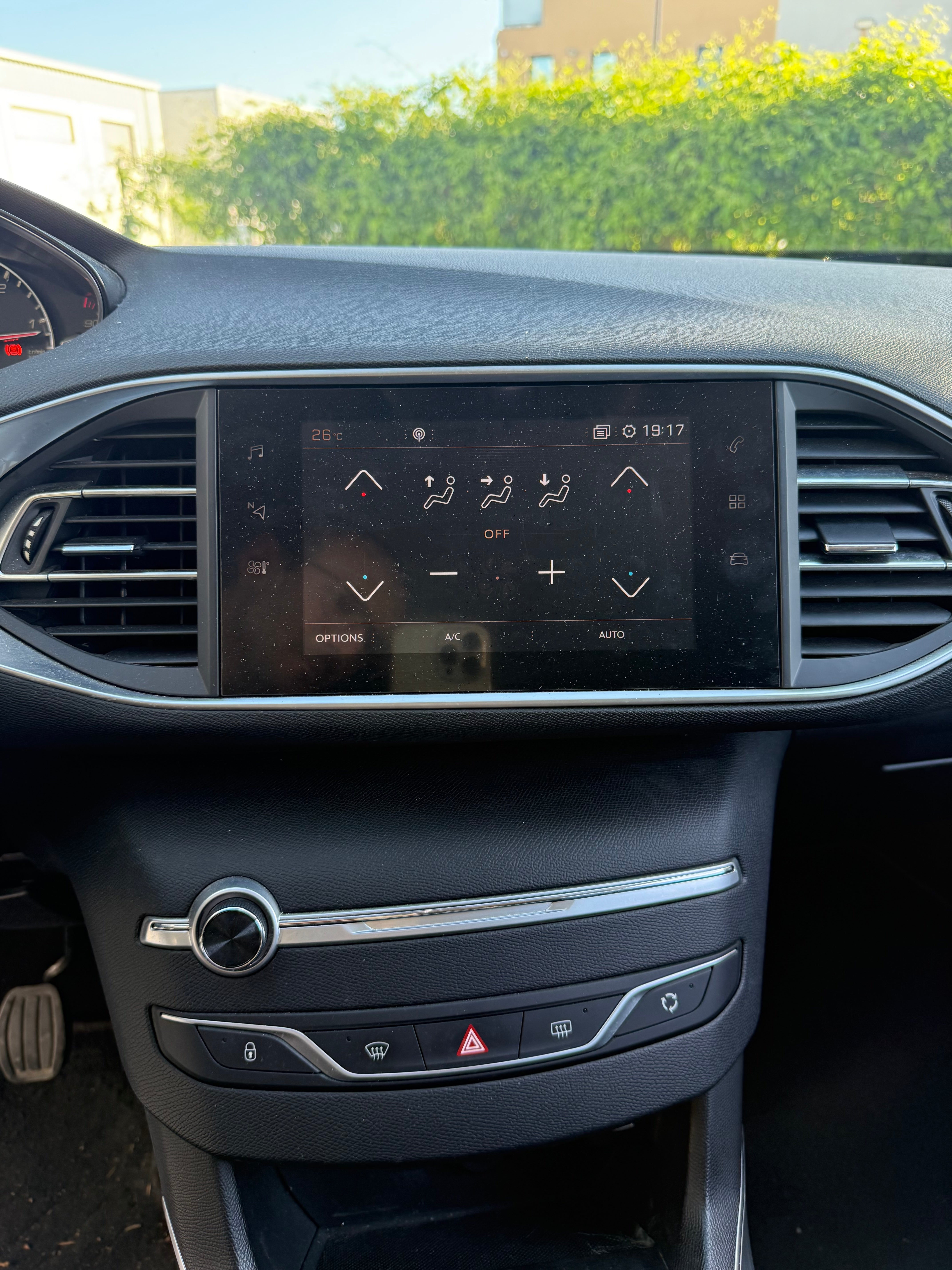 Peugeot 308 GENERATION-II 1.5 BLUEHDI 130cv ALLURE BUSINESS Peugeot 308 GENERATION-II 1.5 BLUEHDI 130cv ALLURE BUSINESS