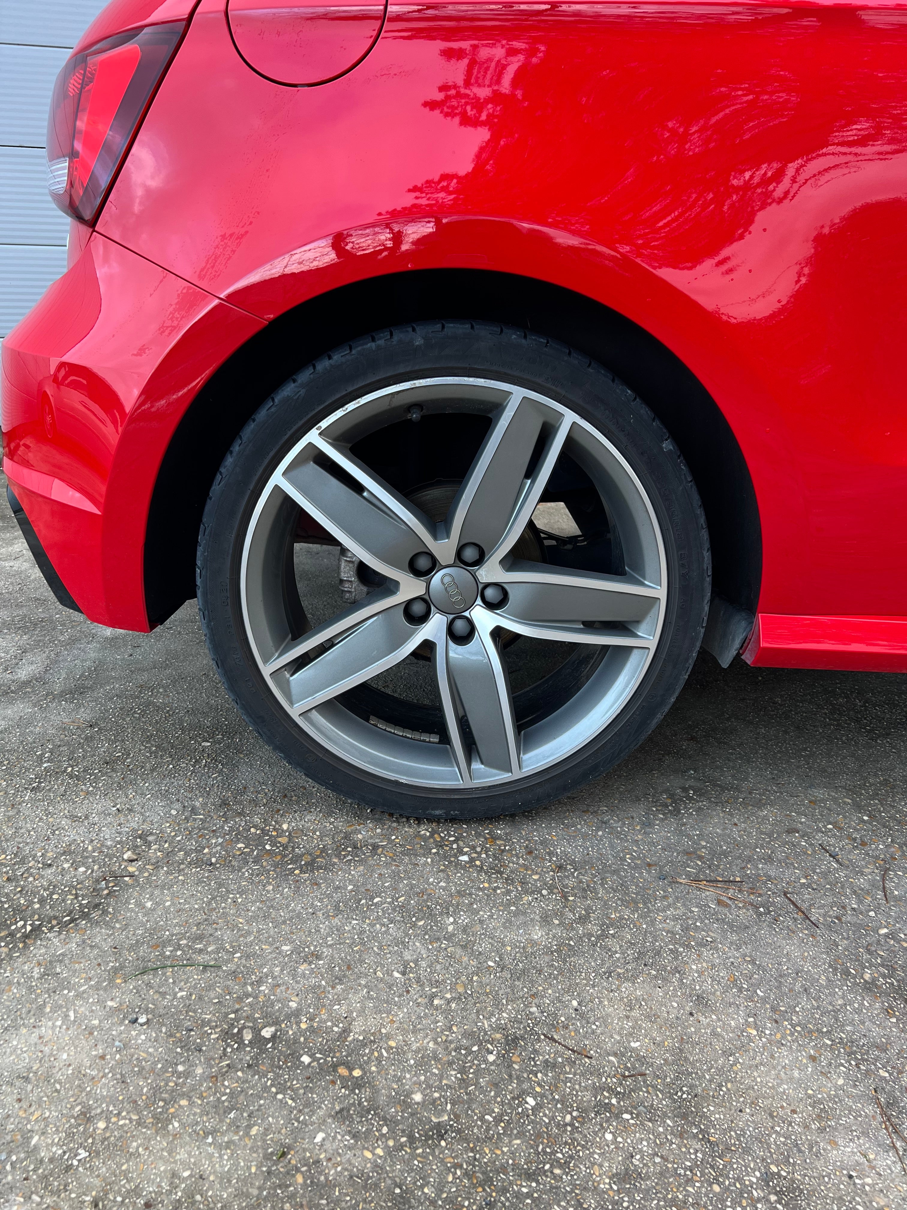 Audi A1 S-Line 1.8 TFSI 192 S-tronic Audi A1 S-Line 1.8 TFSI 192 S-tronic