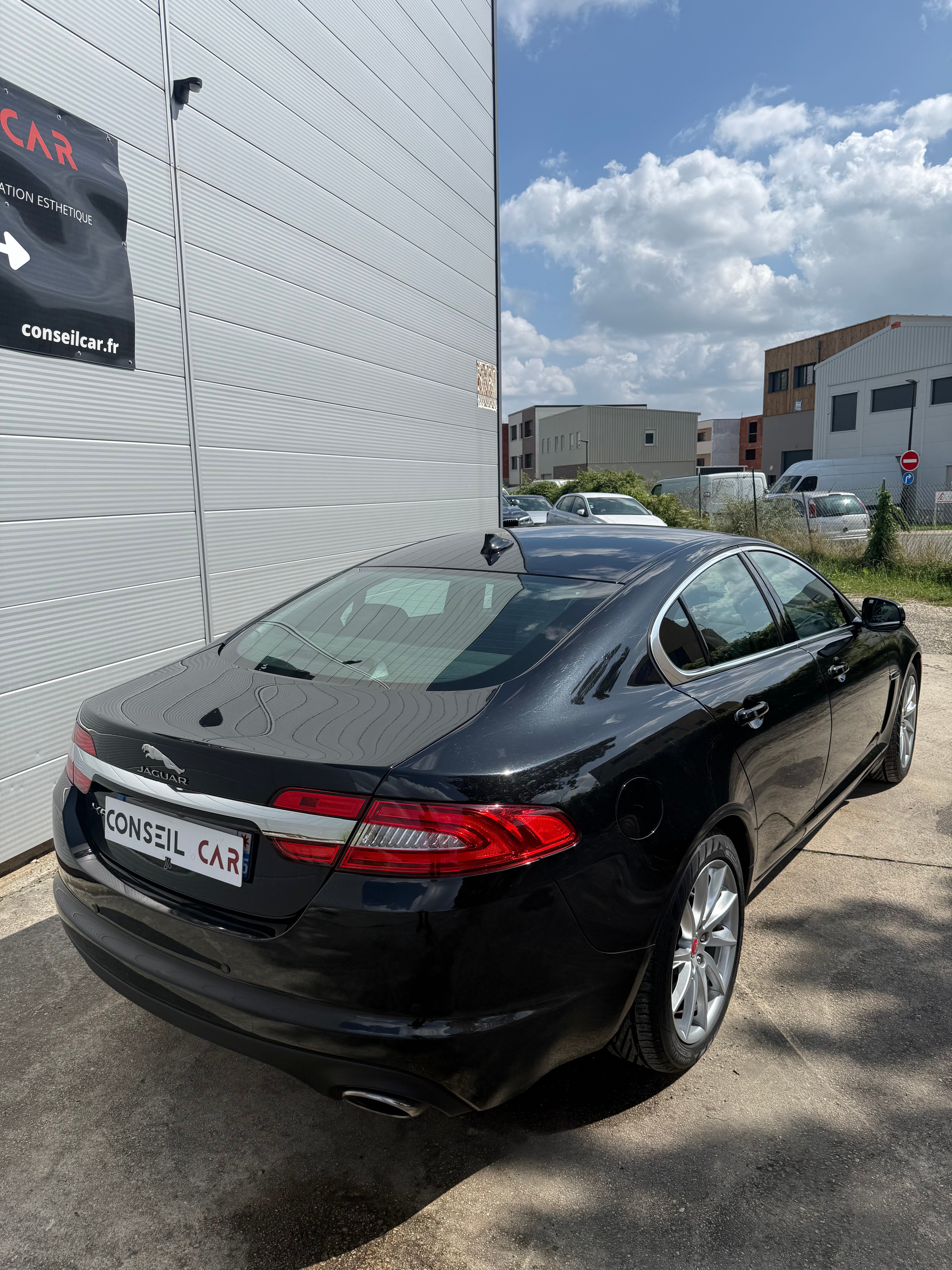 Jaguar XF 2.2D 200 LUXE PREMIUM Jaguar XF 2.2D 200 LUXE PREMIUM