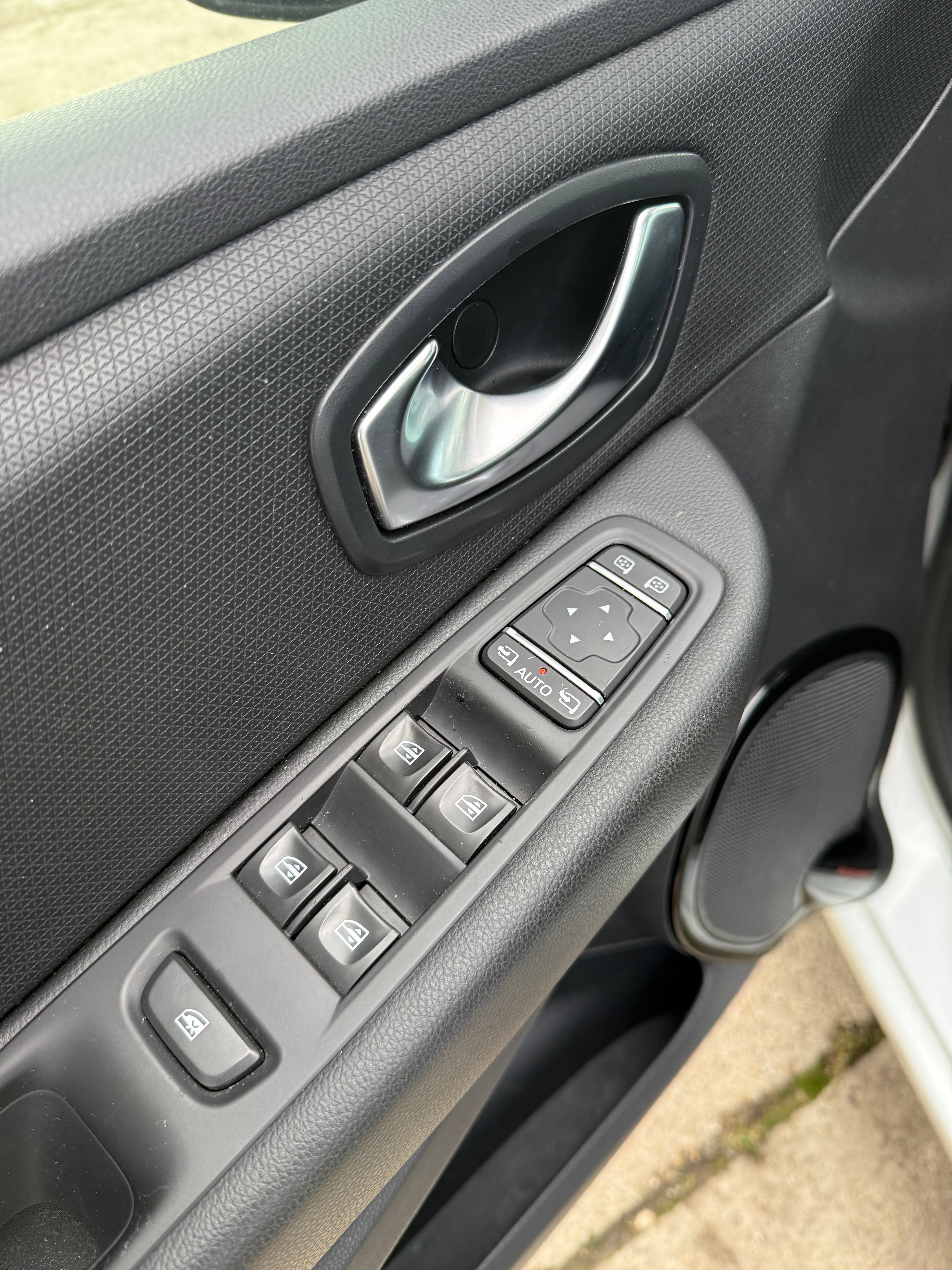 RENAULT Clio IV 1.2 75ch RENAULT Clio IV 1.2 75ch