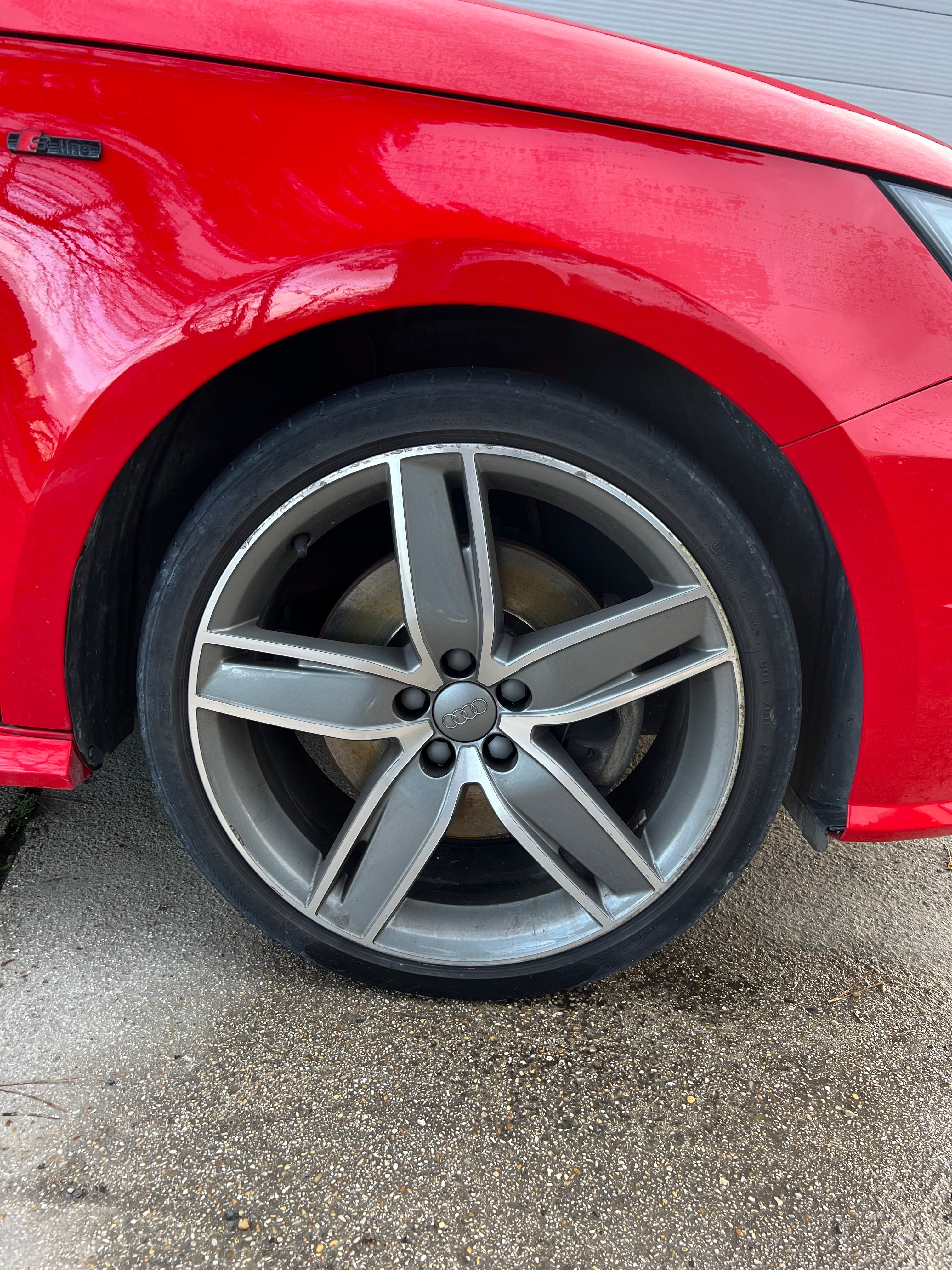 Audi A1 S-Line 1.8 TFSI 192 S-tronic Audi A1 S-Line 1.8 TFSI 192 S-tronic