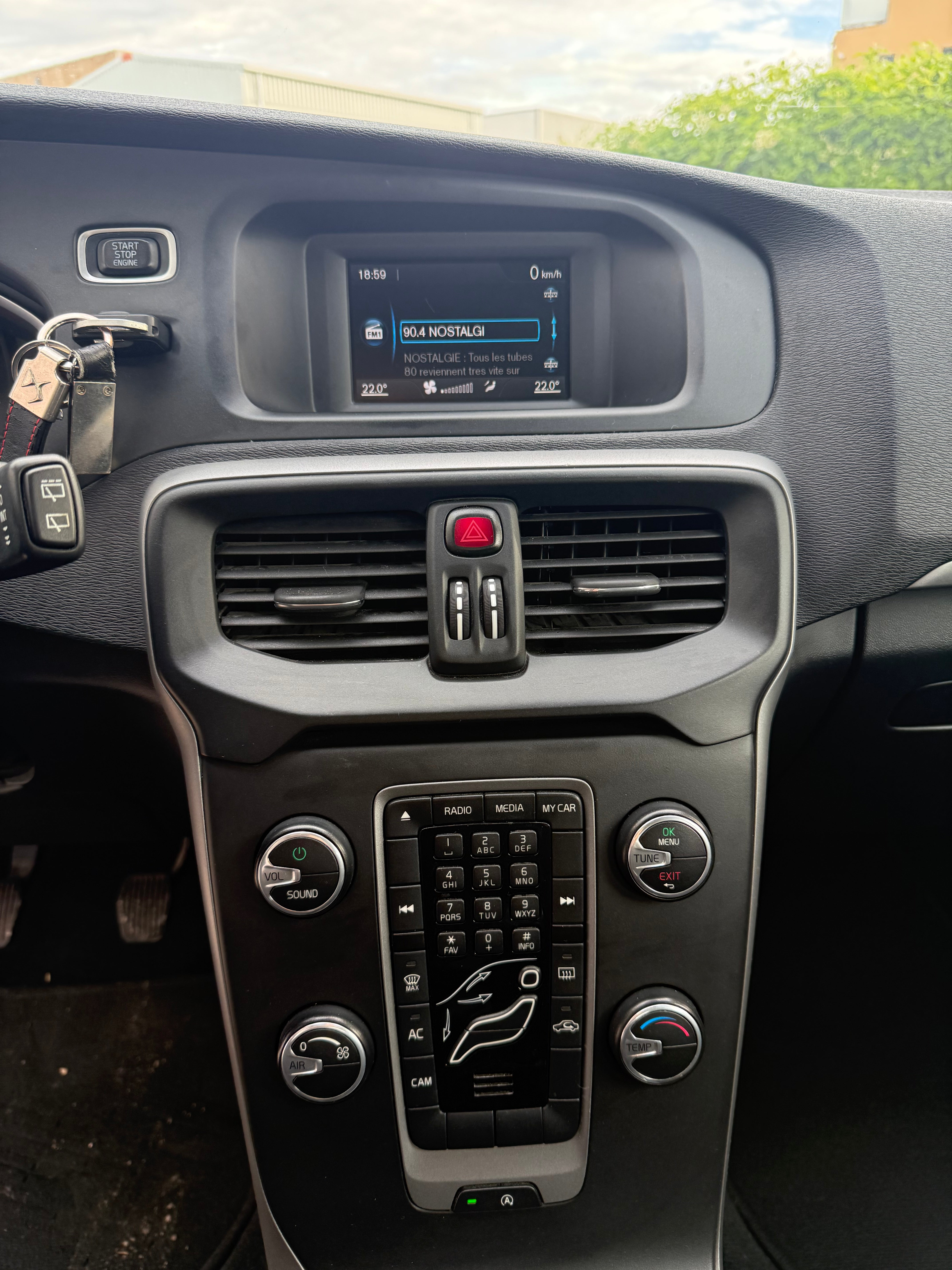 Volvo V40 1.6 D2 115 EFFEKTIV LINE KINETIC Volvo V40 1.6 D2 115 EFFEKTIV LINE KINETIC