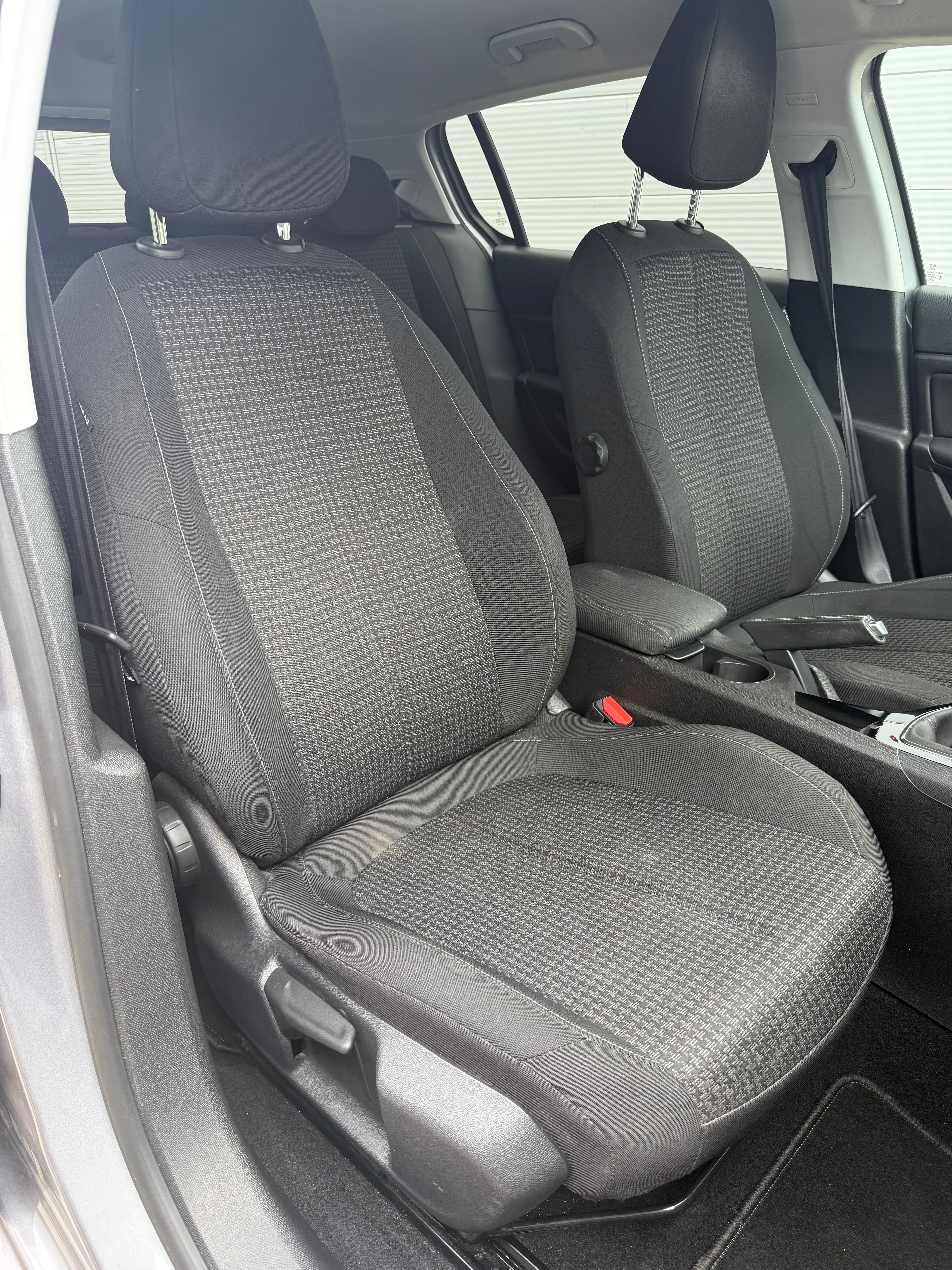 Peugeot 308 GENERATION-II 1.2 PURETECH 110 STYLE Peugeot 308 GENERATION-II 1.2 PURETECH 110 STYLE