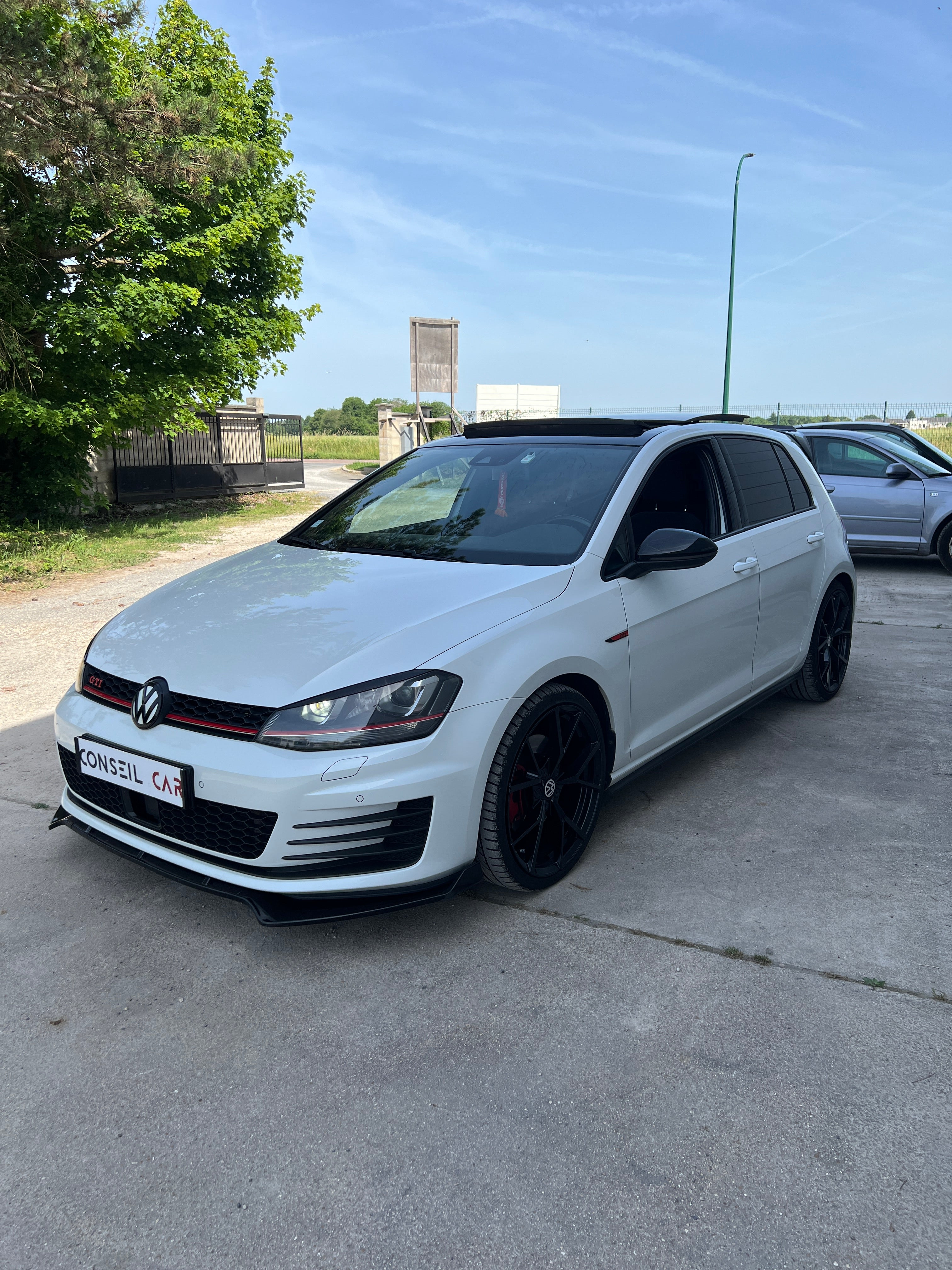 Volkswagen Golf GTI 2.0 TSI 220 BLUEMOTION Volkswagen Golf GTI 2.0 TSI 220 BLUEMOTION