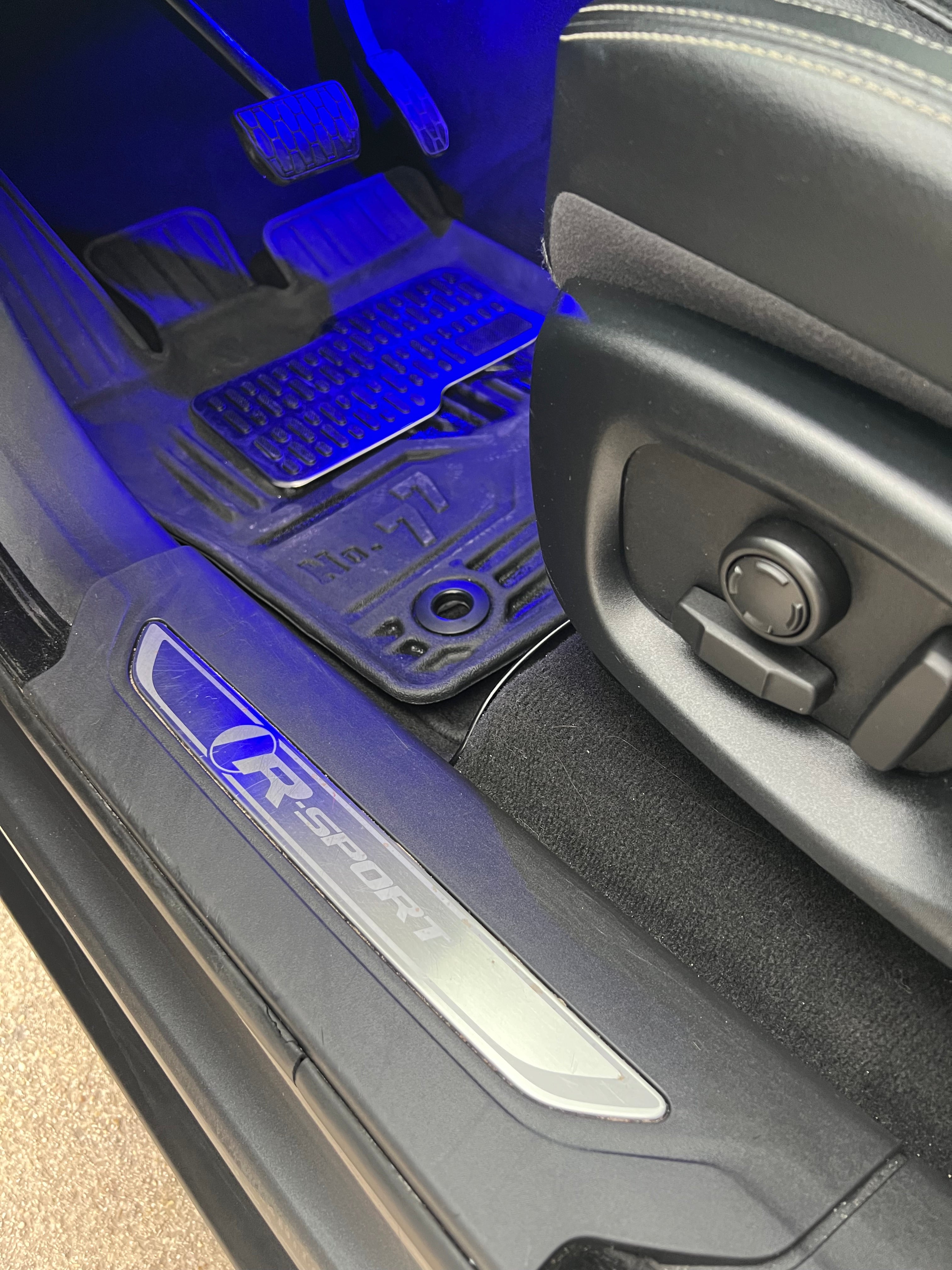 Jaguar F-Pace 2.0 D AWD R Sport 180cv Jaguar F-Pace 2.0 D AWD R Sport 180cv