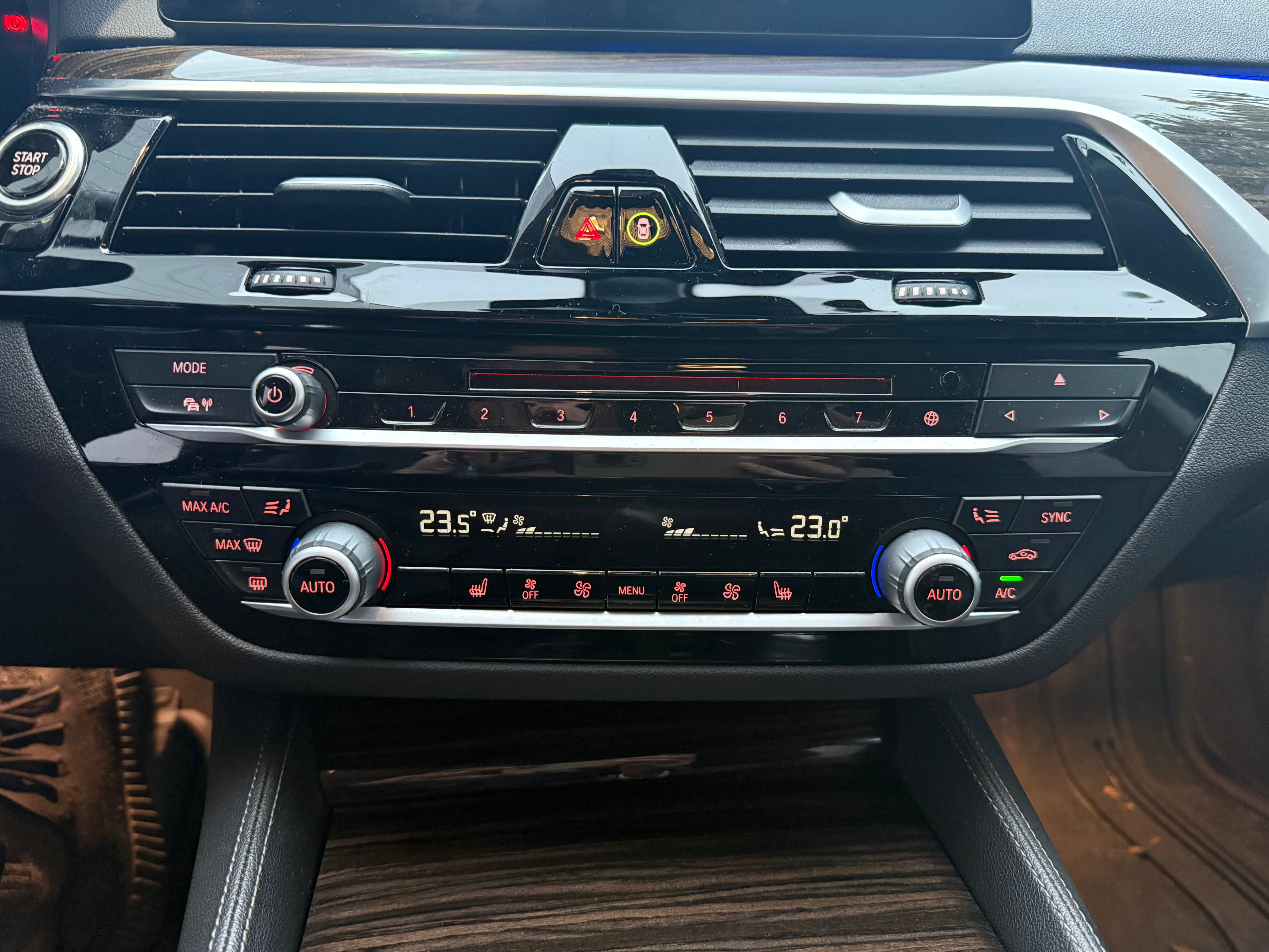 BMW Série 5 G30 530e Steptronic8 252ch BMW Série 5 G30 530e Steptronic8 252ch