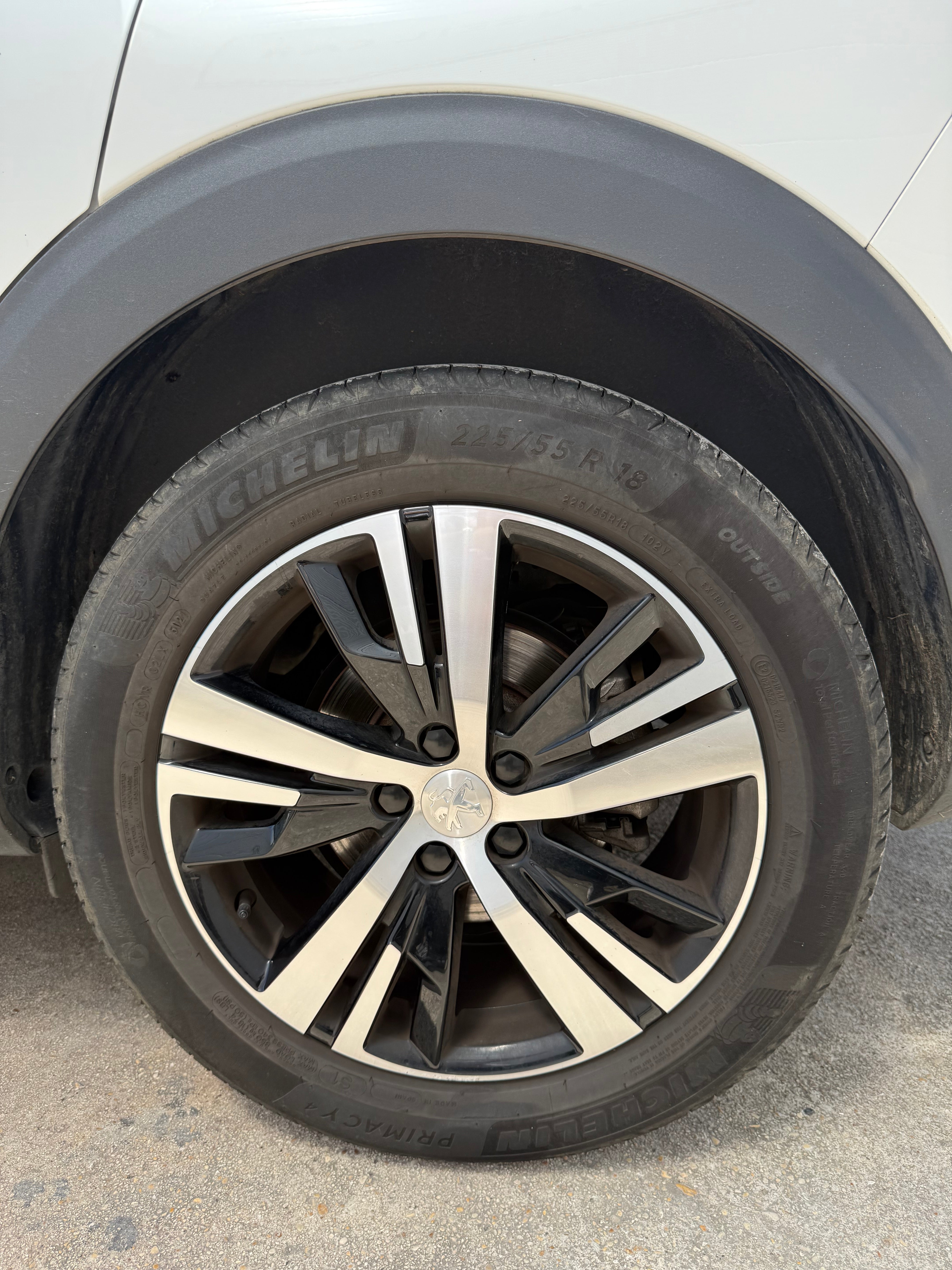 Peugeot 3008 1.2 130CH GT EAT8 Peugeot 3008 1.2 130CH GT EAT8