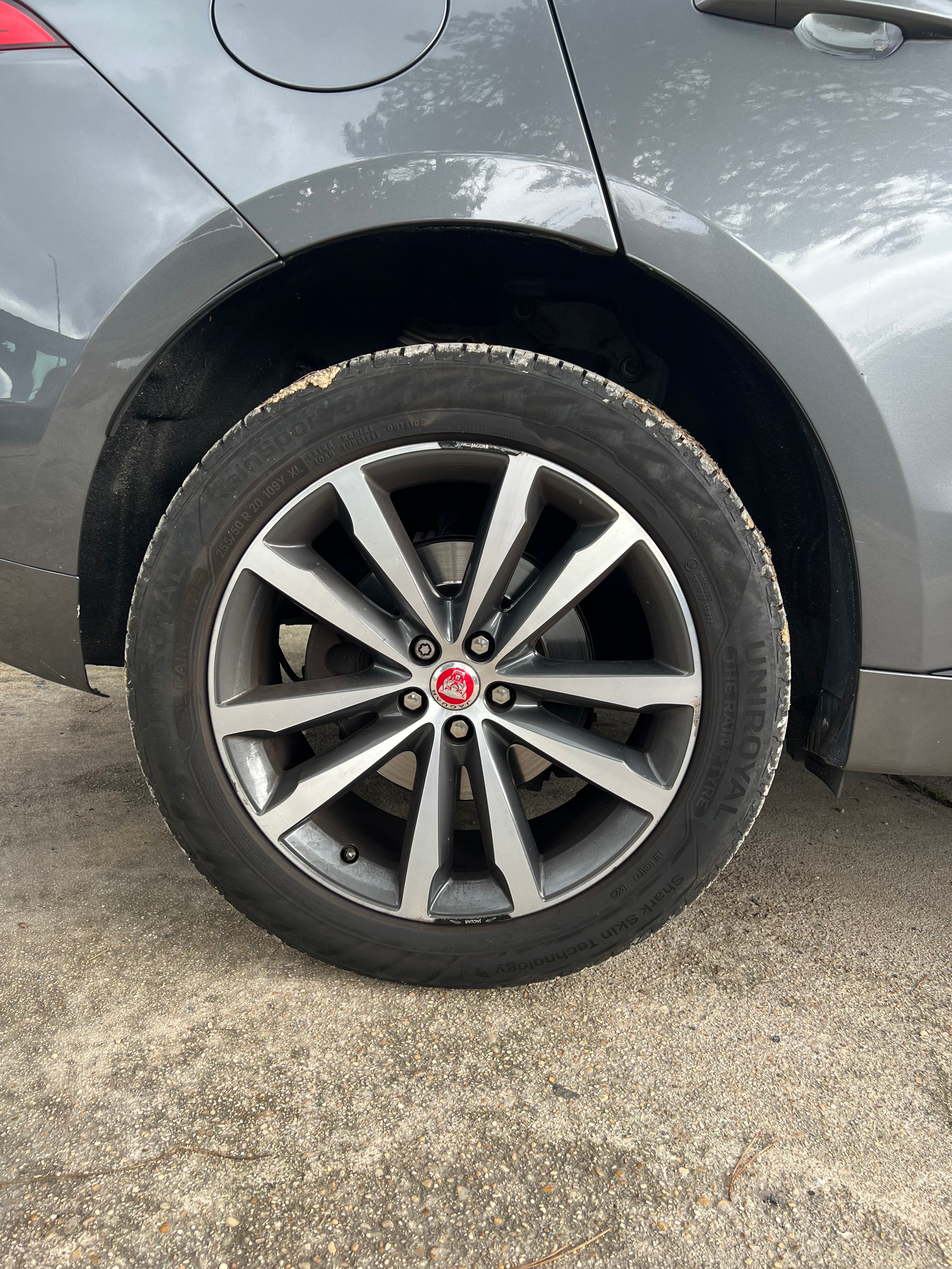 Jaguar F-Pace 2.0 D AWD R Sport 180cv Jaguar F-Pace 2.0 D AWD R Sport 180cv