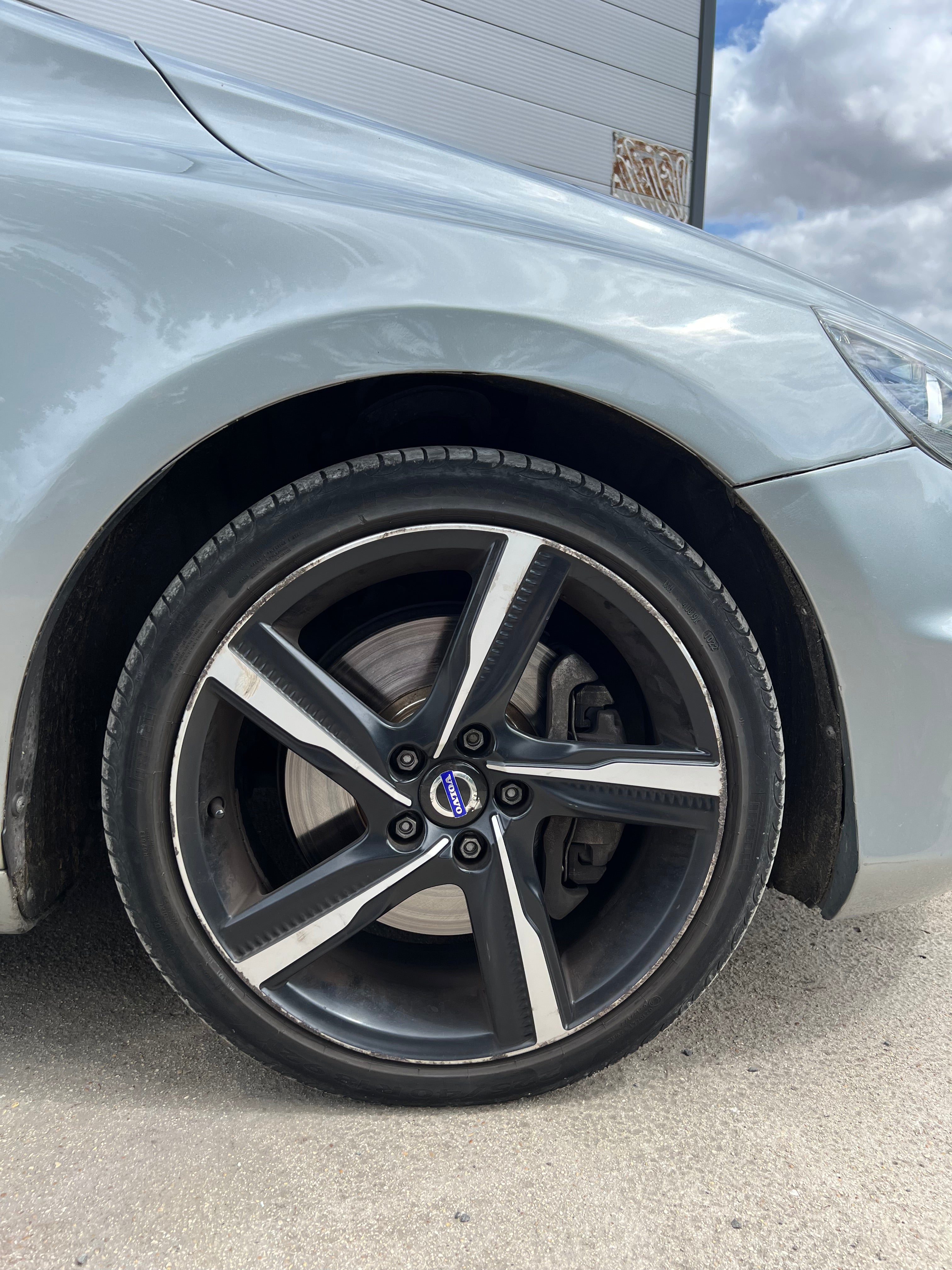 Volvo V40 150ch Geartronic 6 R-Design Volvo V40 150ch Geartronic 6 R-Design