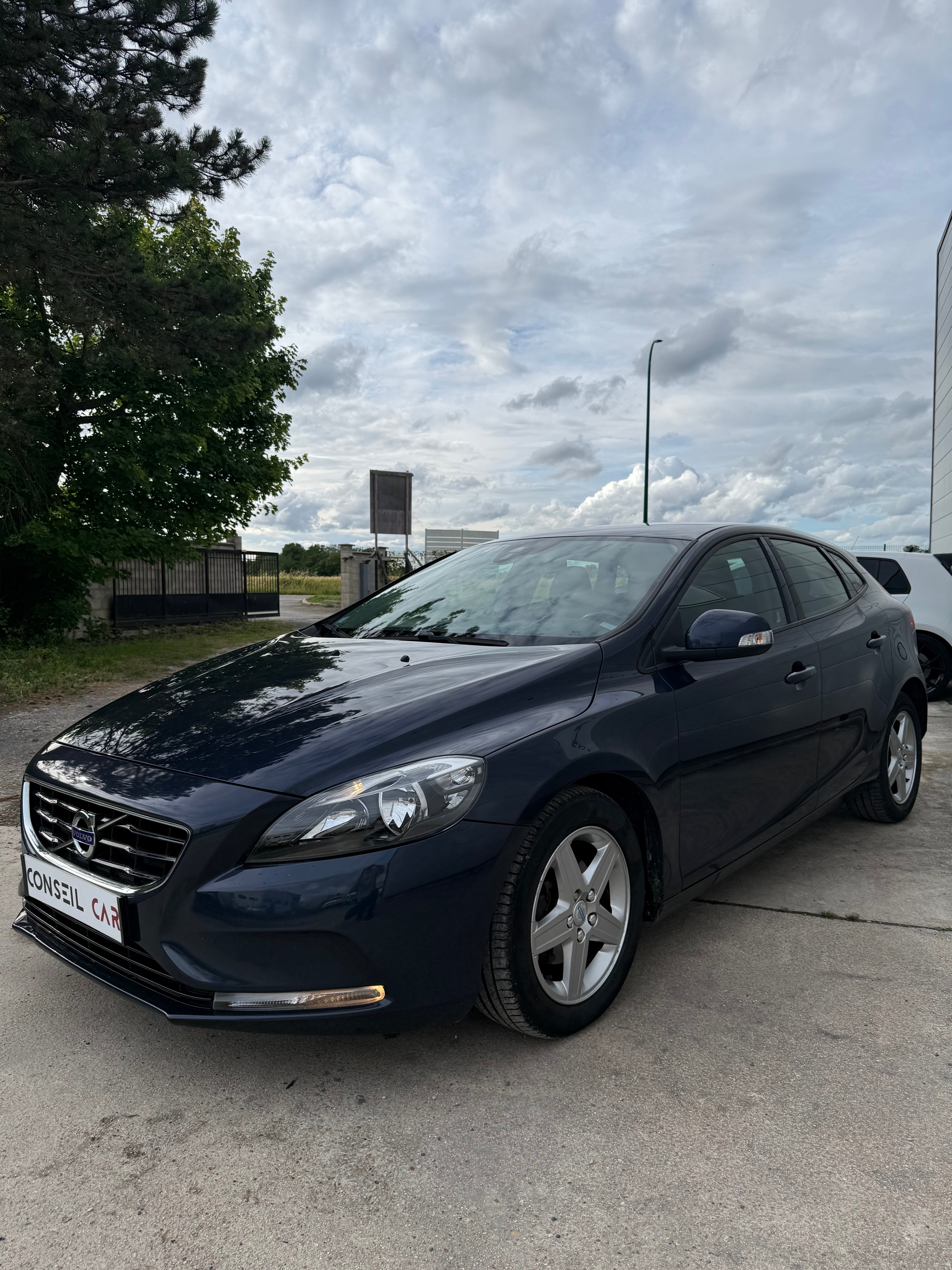 Volvo V40 1.6 D2 115 EFFEKTIV LINE KINETIC Volvo V40 1.6 D2 115 EFFEKTIV LINE KINETIC