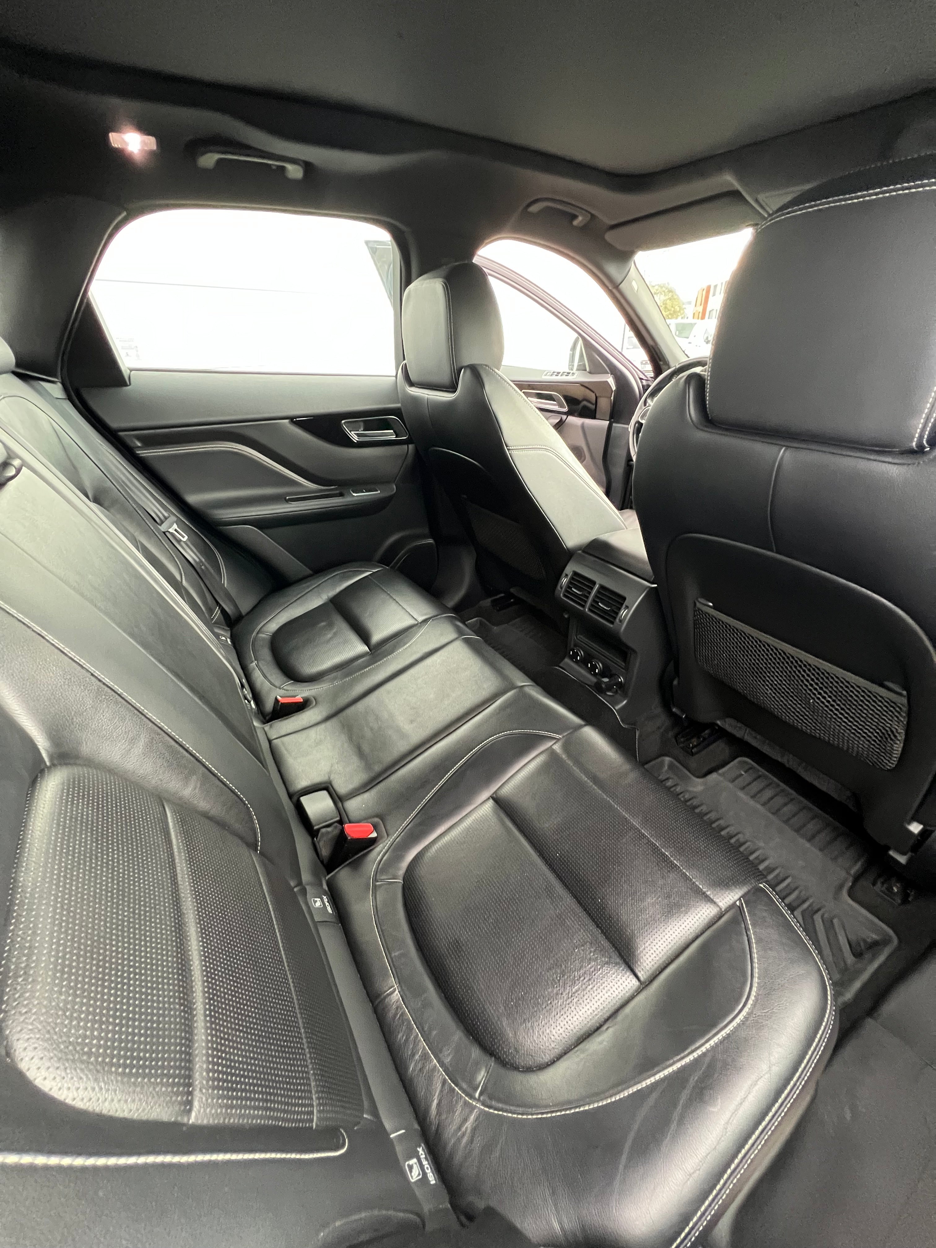 Jaguar F-Pace 2.0 D AWD R Sport 180cv Jaguar F-Pace 2.0 D AWD R Sport 180cv