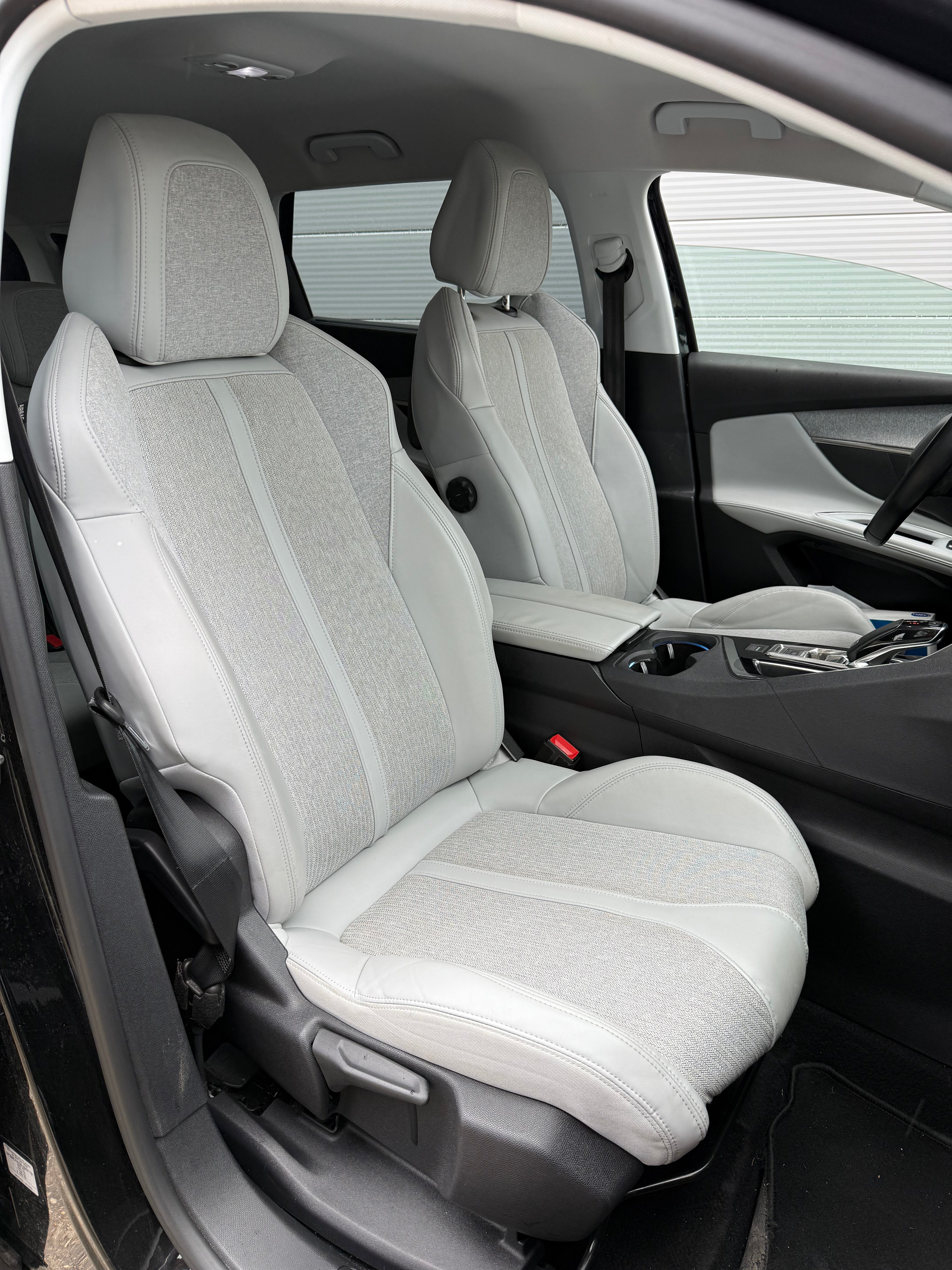 Peugeot 5008 1.5 BlueHdi 130 Allure Business Peugeot 5008 1.5 BlueHdi 130 Allure Business