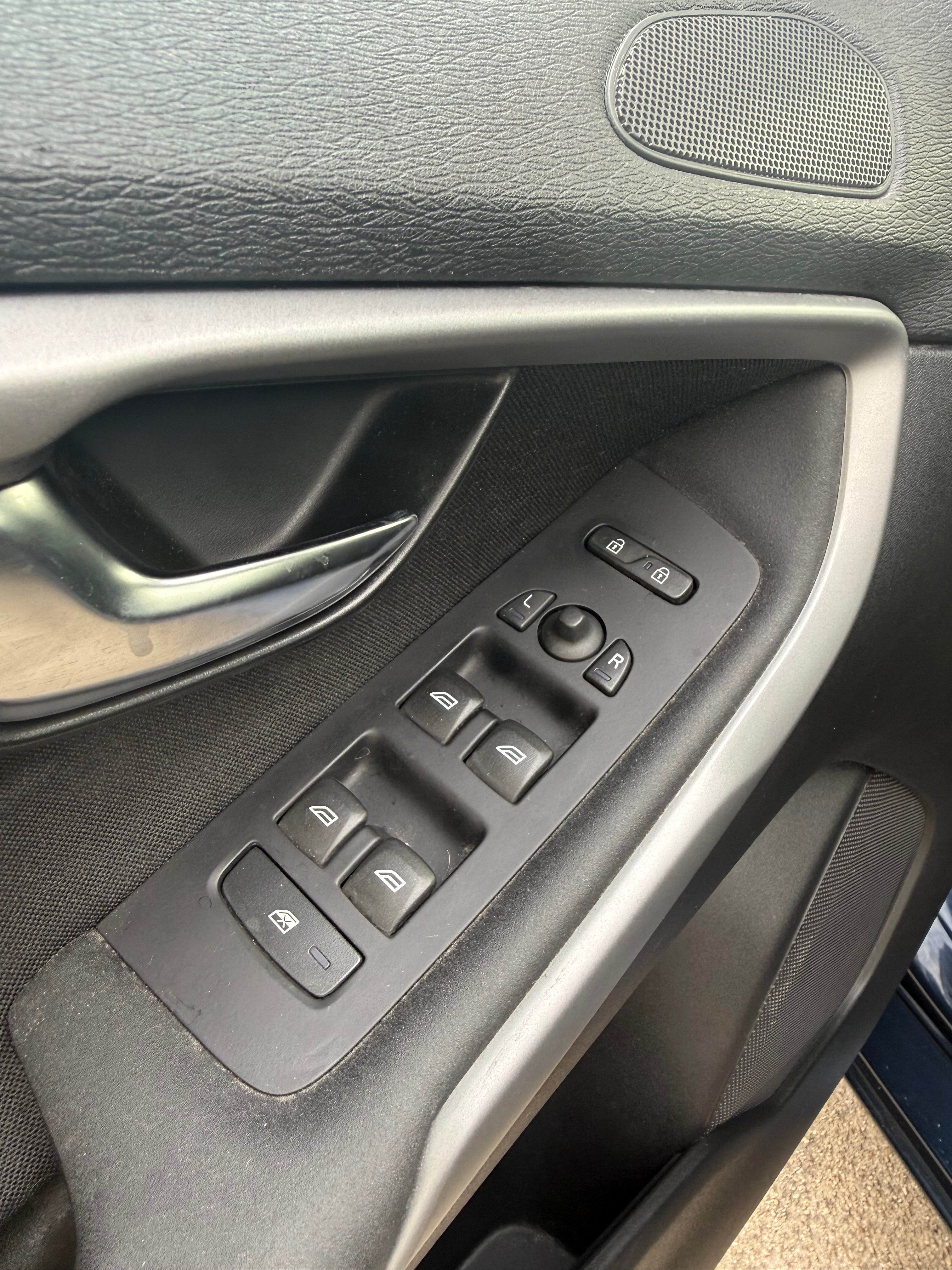 Volvo V40 1.6 D2 115 EFFEKTIV LINE KINETIC Volvo V40 1.6 D2 115 EFFEKTIV LINE KINETIC