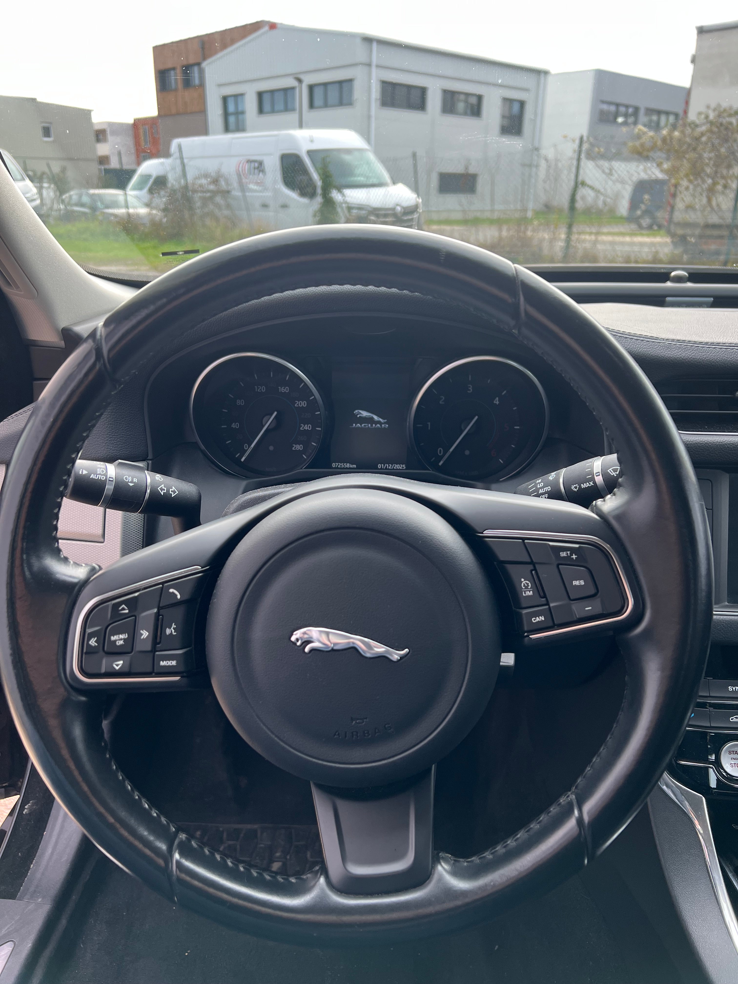 Jaguar XF X260 2.0 D 163 cv Jaguar XF X260 2.0 D 163 cv