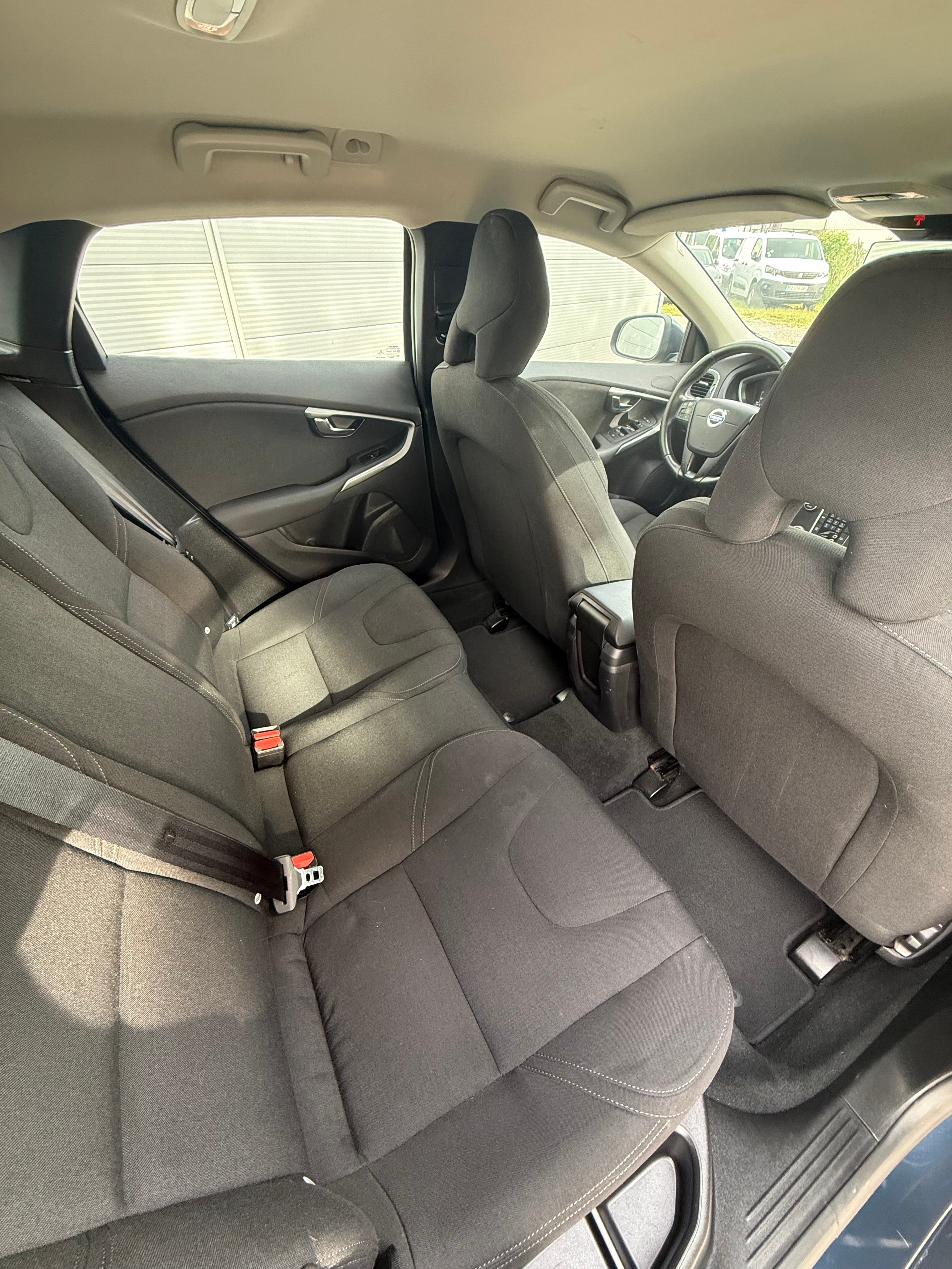 Volvo V40 1.6 D2 115 EFFEKTIV LINE KINETIC Volvo V40 1.6 D2 115 EFFEKTIV LINE KINETIC