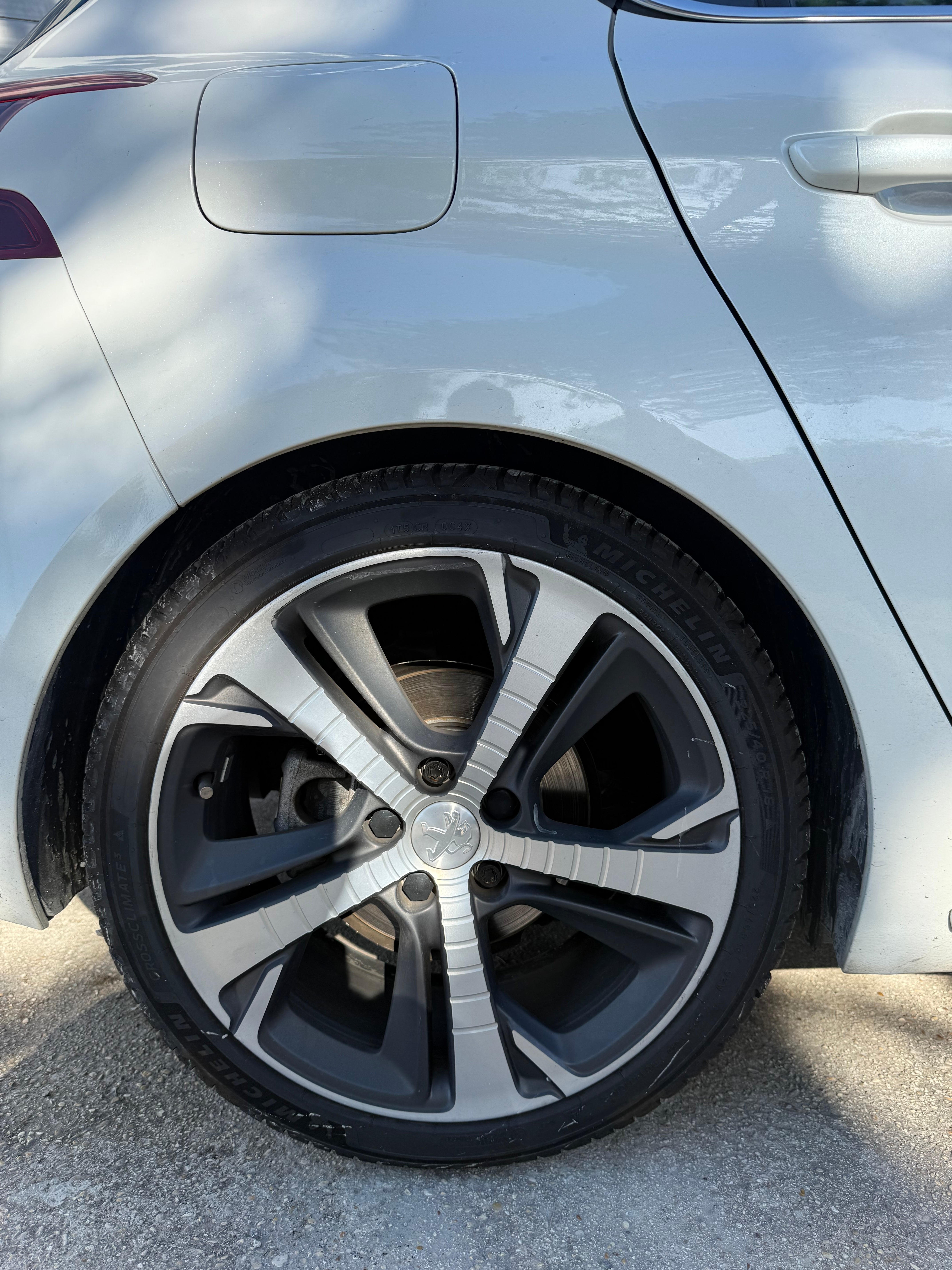 Peugeot 308 GT GENERATION-II 2.0 BLUEHDI 180cv Peugeot 308 GT GENERATION-II 2.0 BLUEHDI 180cv