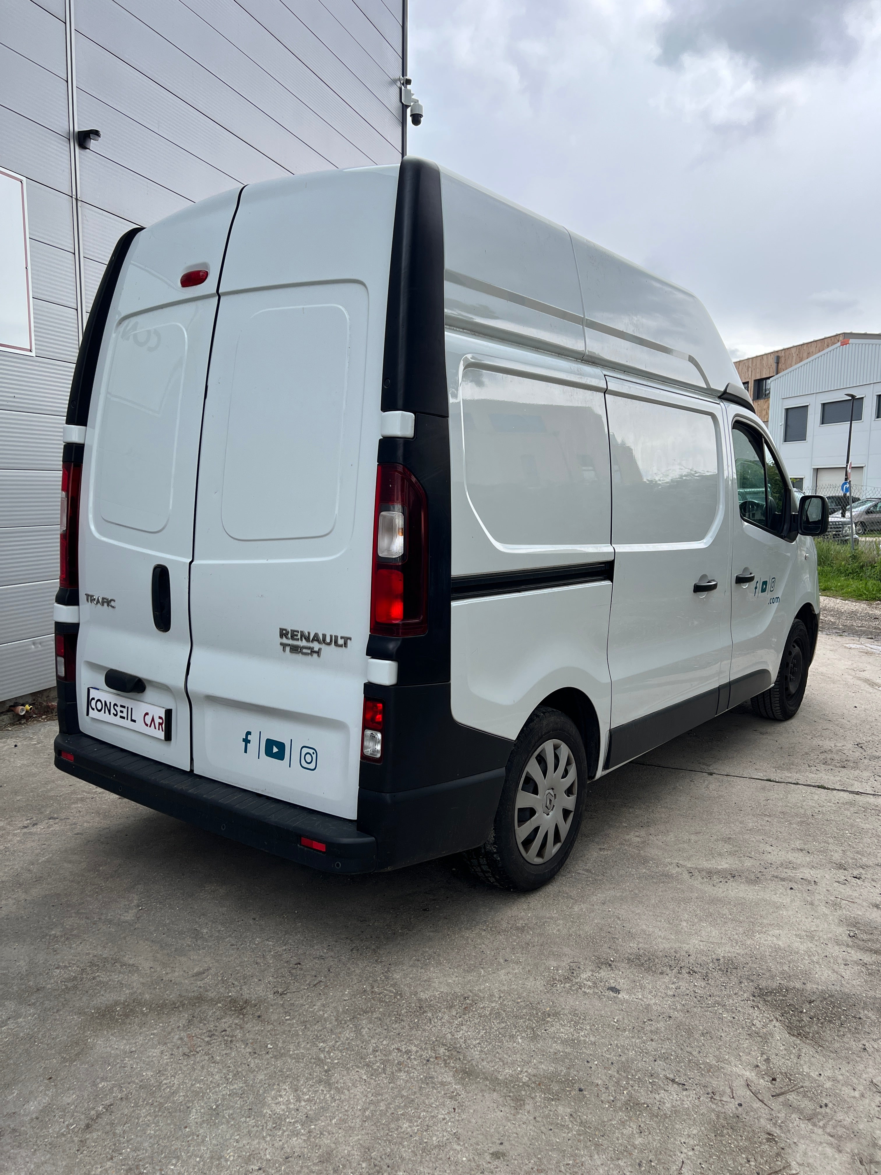 Renault Trafic L1H2 FOURGON 1.6 DCI 125 1T2 ENERGY GRAND-CONFORT Renault Trafic L1H2 FOURGON 1.6 DCI 125 1T2 ENERGY GRAND-CONFORT