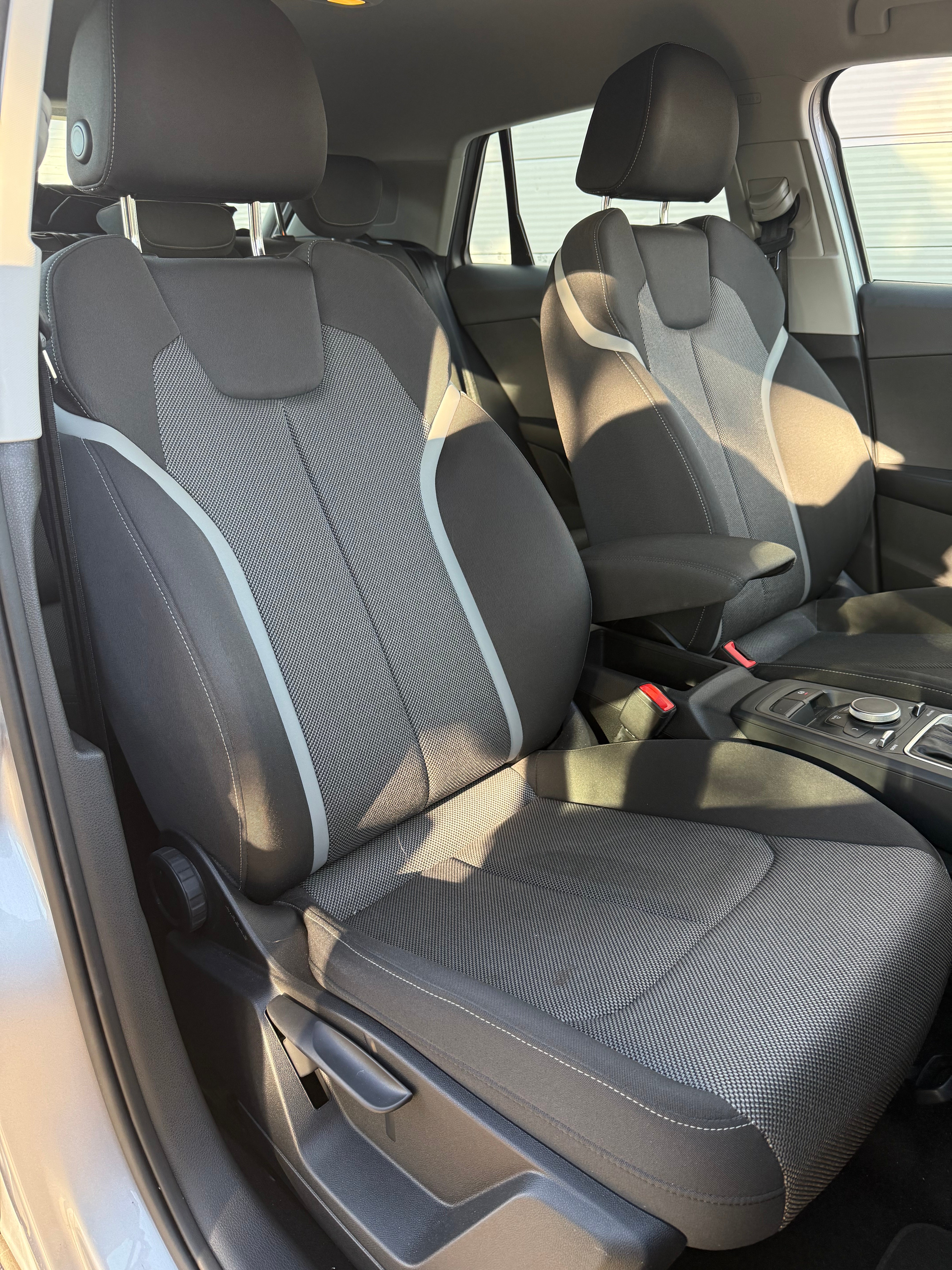 Audi Q2 1.4 TFSI 150ch Business Line S-Tronic Audi Q2 1.4 TFSI 150ch Business Line S-Tronic
