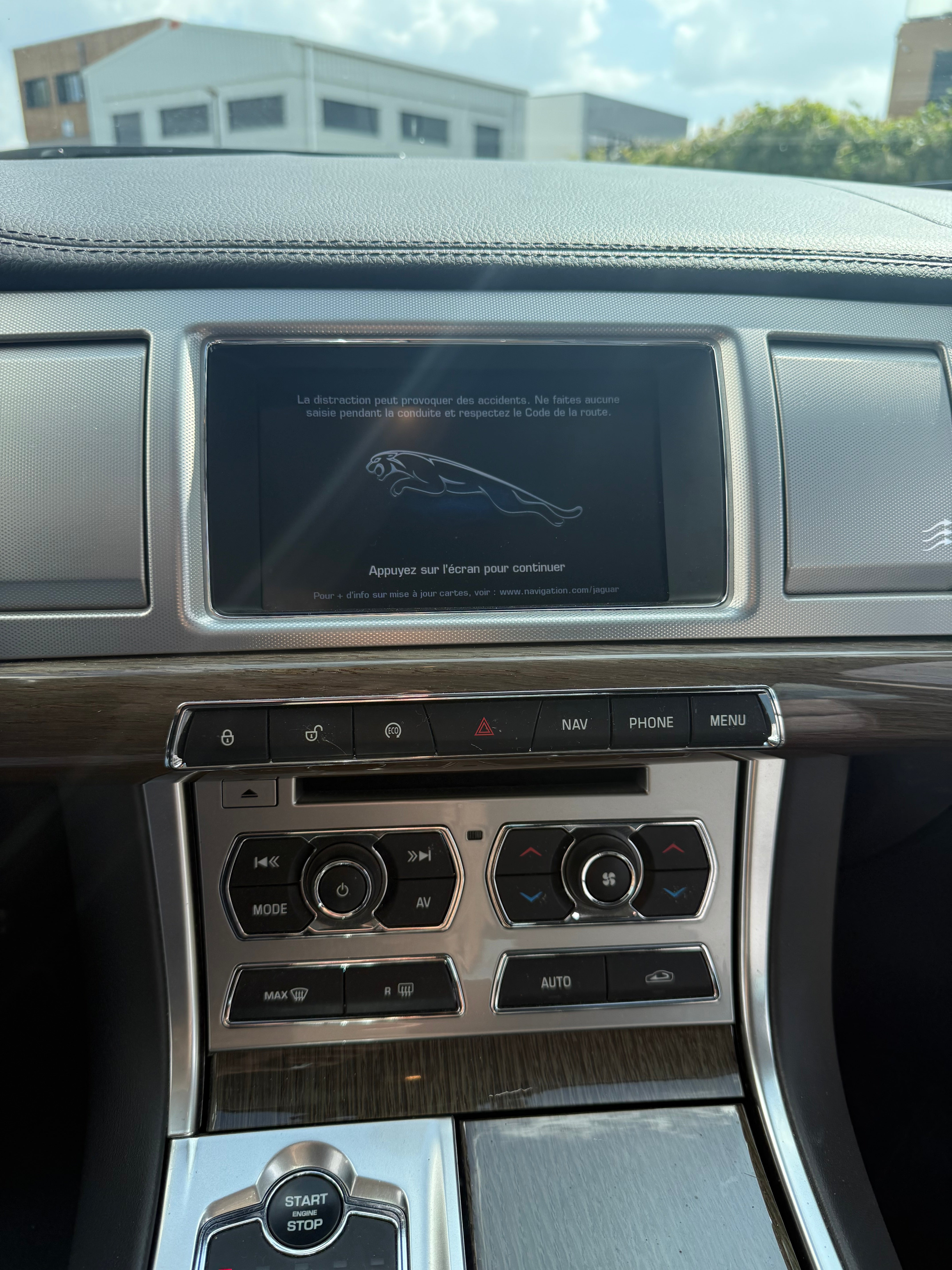 Jaguar XF 2.2D 200 LUXE PREMIUM Jaguar XF 2.2D 200 LUXE PREMIUM