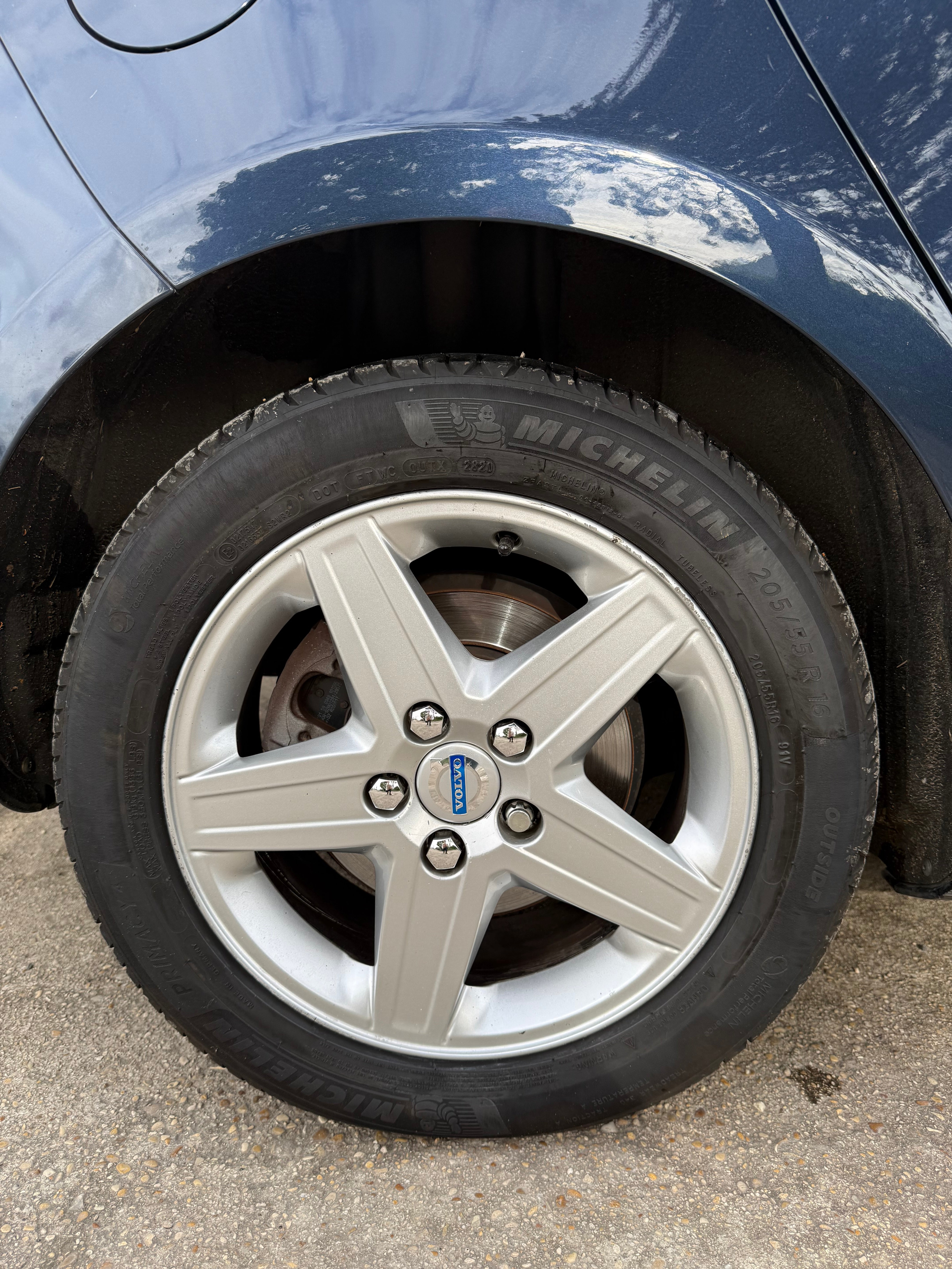 Volvo V40 1.6 D2 115 EFFEKTIV LINE KINETIC Volvo V40 1.6 D2 115 EFFEKTIV LINE KINETIC