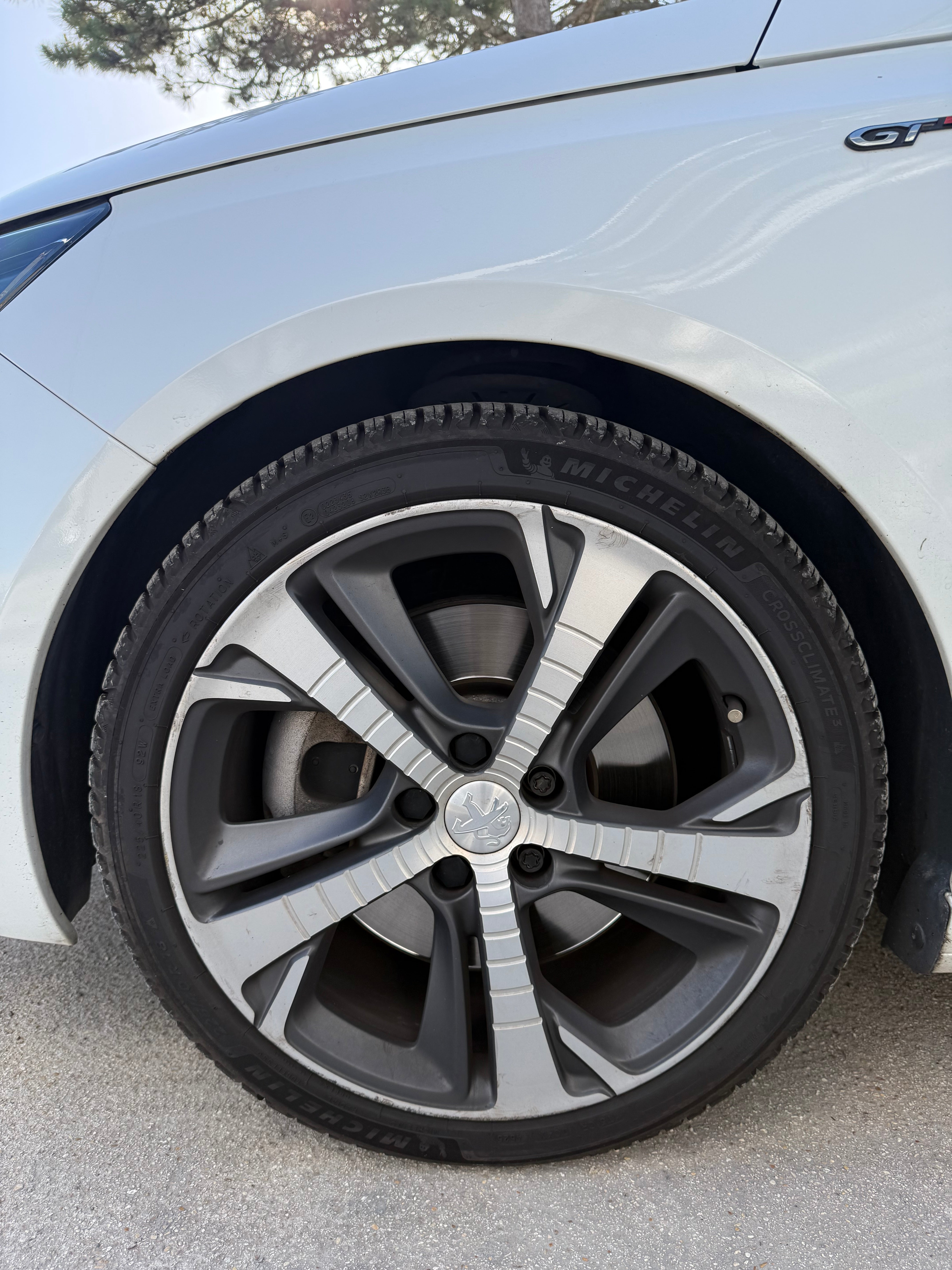 Peugeot 308 GT GENERATION-II 2.0 BLUEHDI 180cv Peugeot 308 GT GENERATION-II 2.0 BLUEHDI 180cv