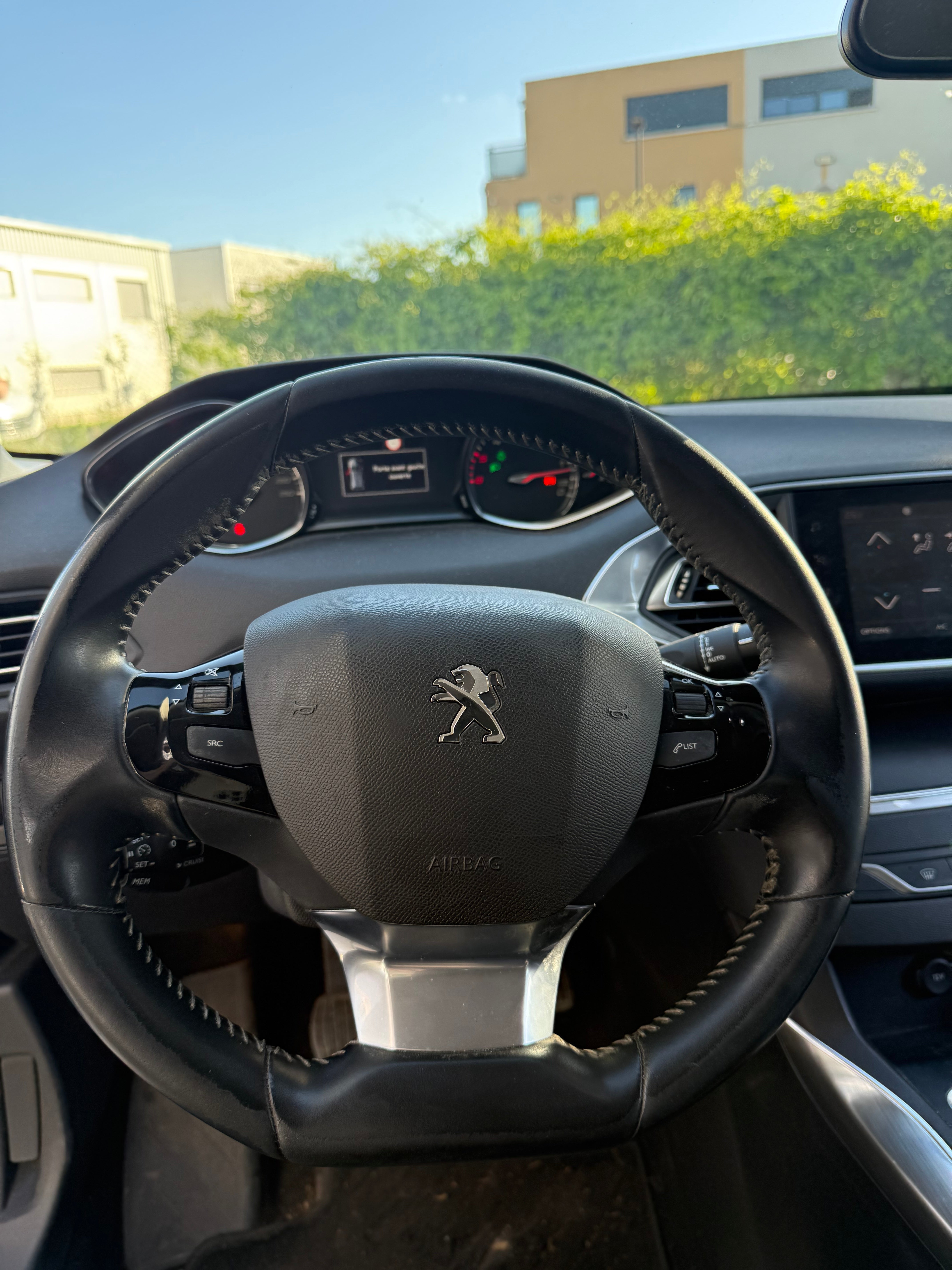 Peugeot 308 GENERATION-II 1.5 BLUEHDI 130cv ALLURE BUSINESS Peugeot 308 GENERATION-II 1.5 BLUEHDI 130cv ALLURE BUSINESS