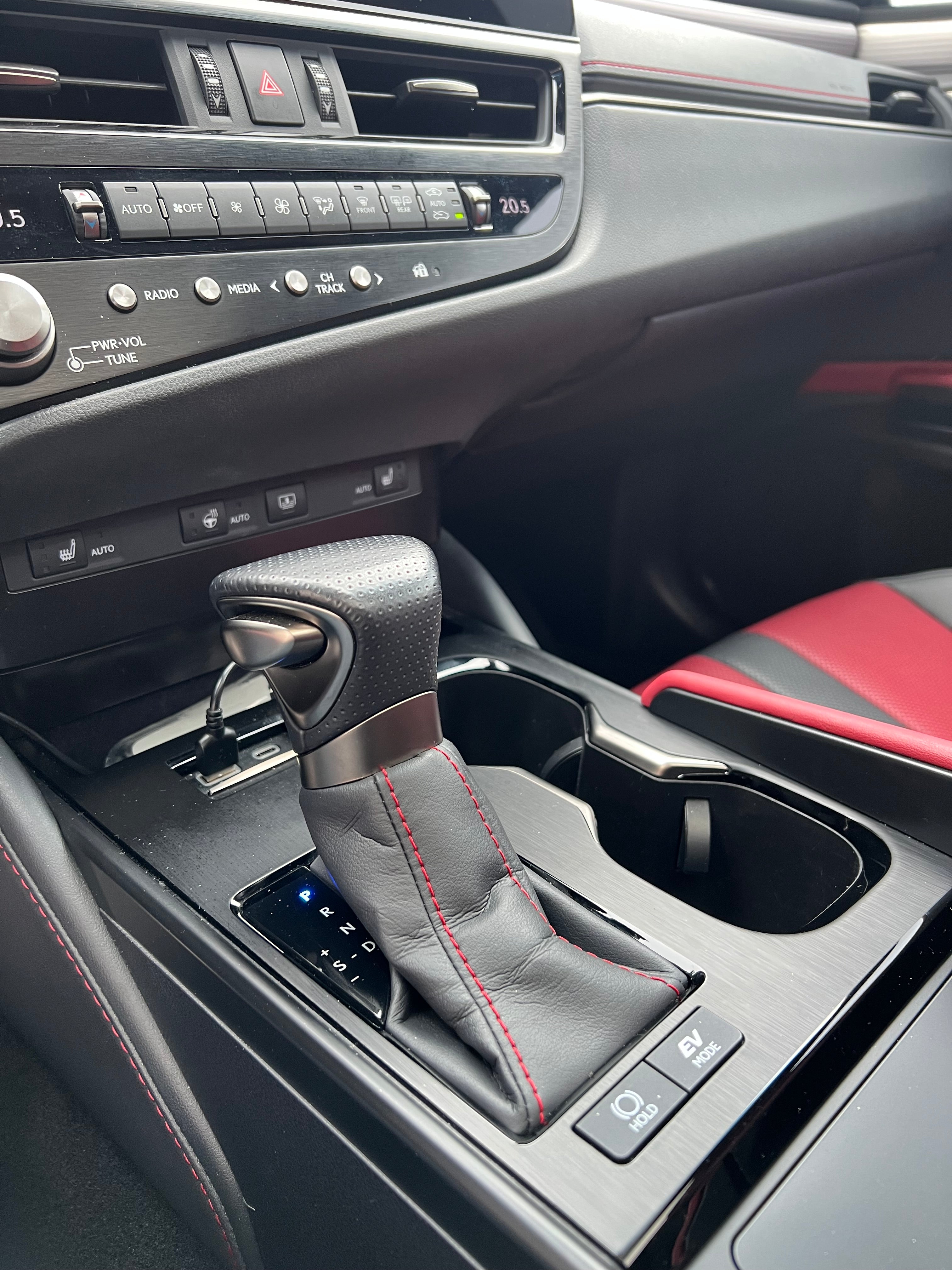 Lexus ES300H 178cv F-Sport Hybride non-rechargeable Lexus ES300H 178cv F-Sport Hybride non-rechargeable