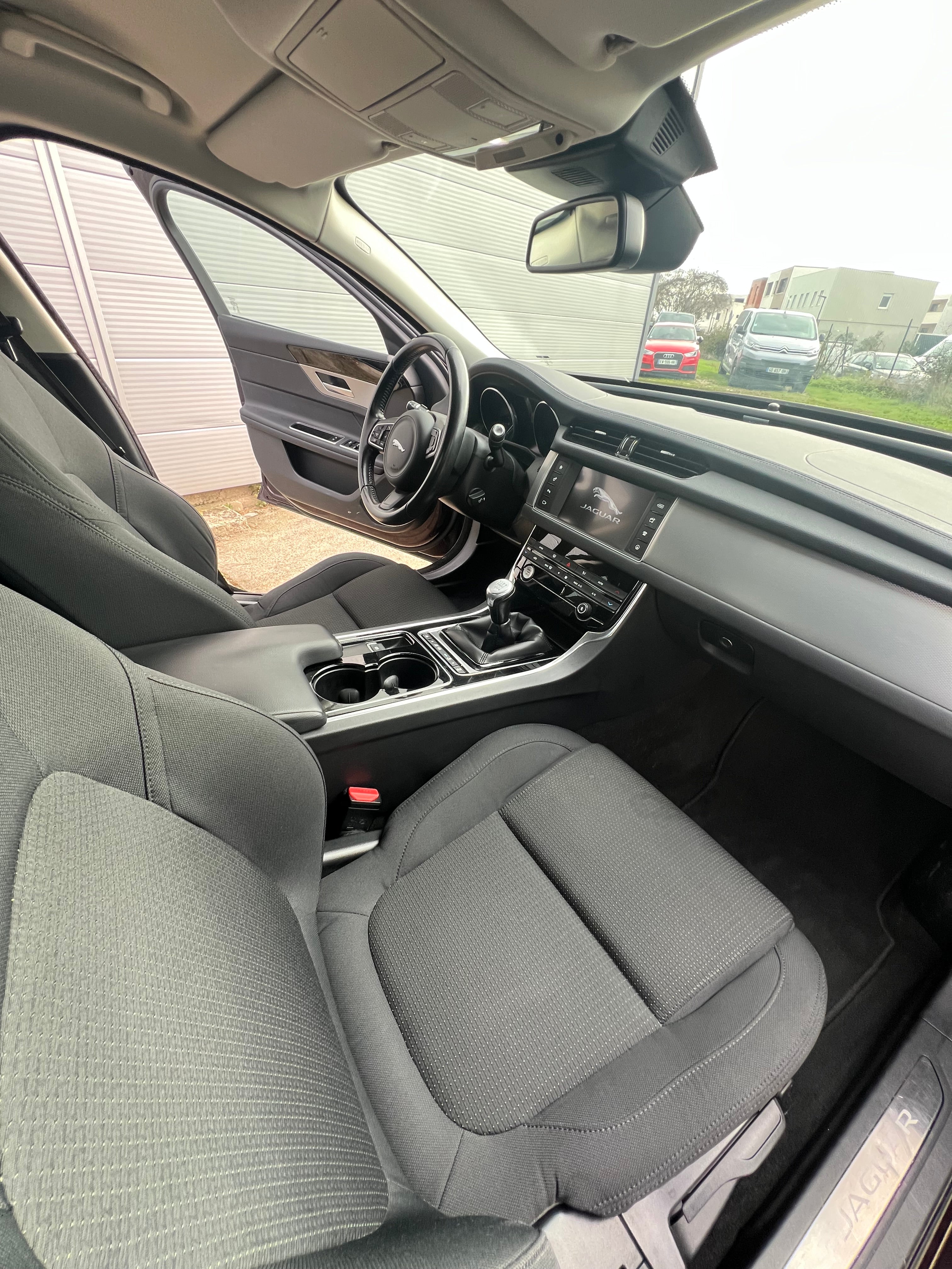 Jaguar XF X260 2.0 D 163 cv Jaguar XF X260 2.0 D 163 cv