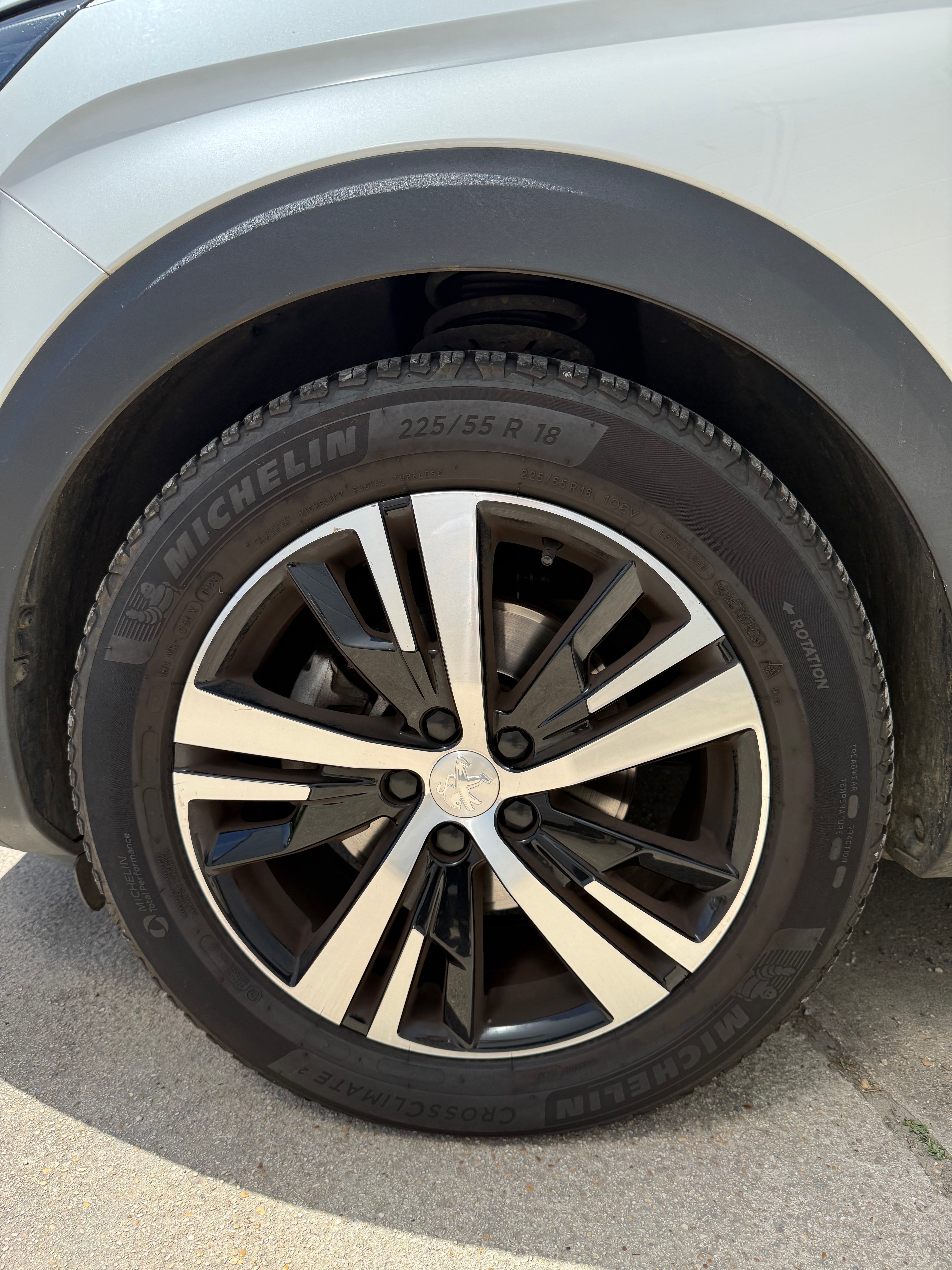 Peugeot 3008 1.2 130CH GT EAT8 Peugeot 3008 1.2 130CH GT EAT8