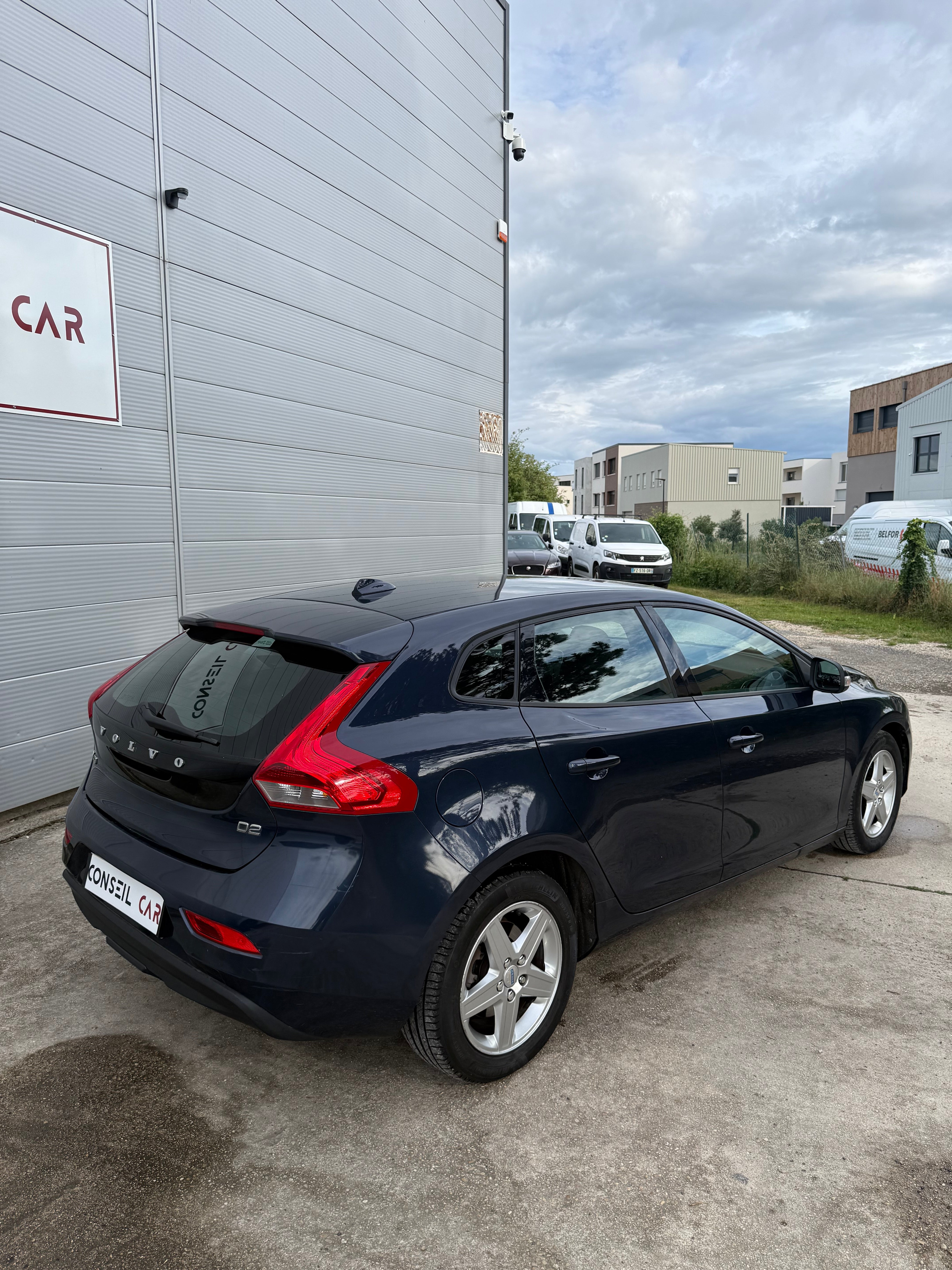 Volvo V40 1.6 D2 115 EFFEKTIV LINE KINETIC Volvo V40 1.6 D2 115 EFFEKTIV LINE KINETIC