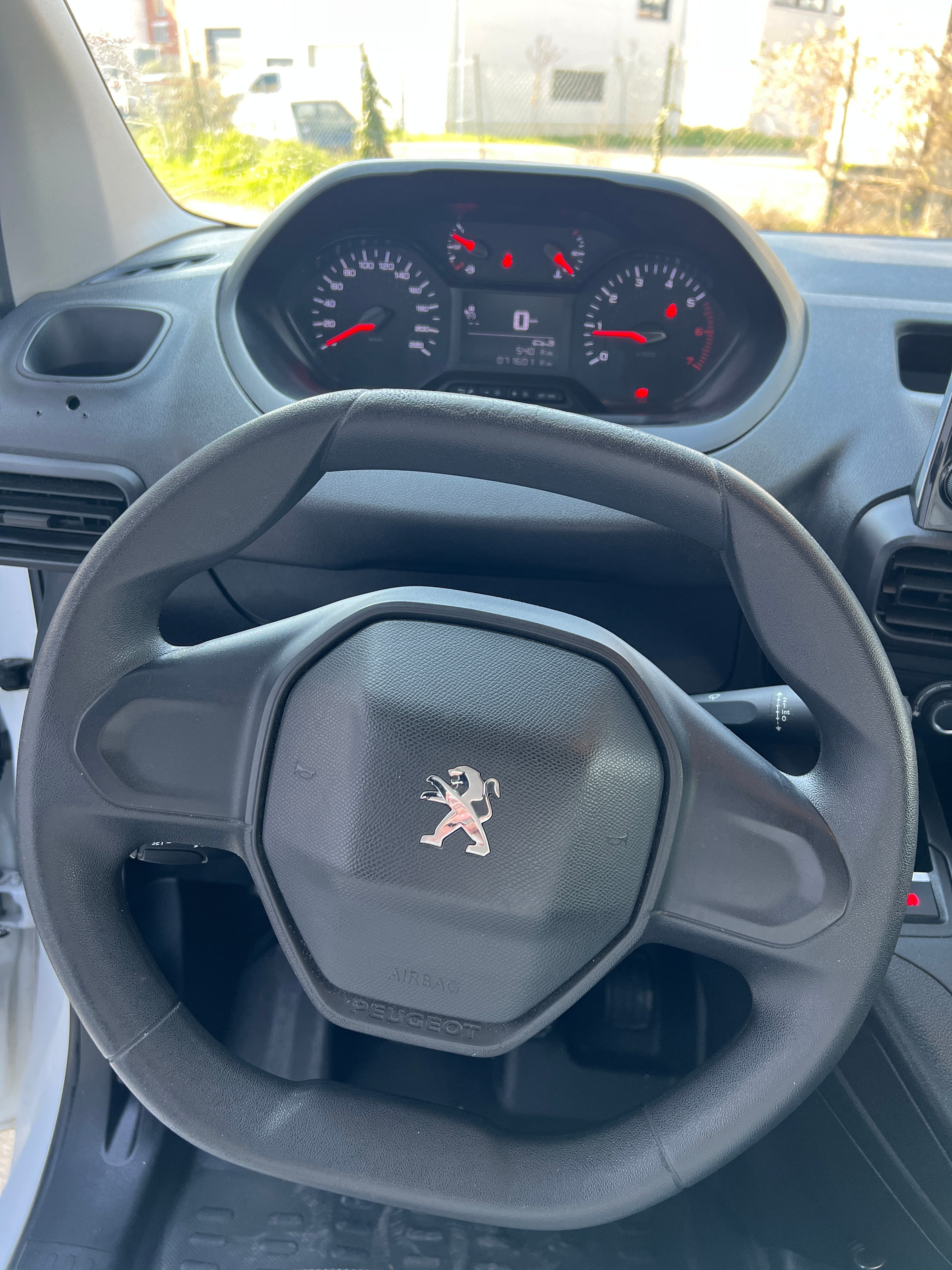 Peugeot Partner L1 1.5 BlueHDI EAT8 130cv TVA RECUPÉRABLE Peugeot Partner L1 1.5 BlueHDI EAT8 130cv TVA RECUPÉRABLE
