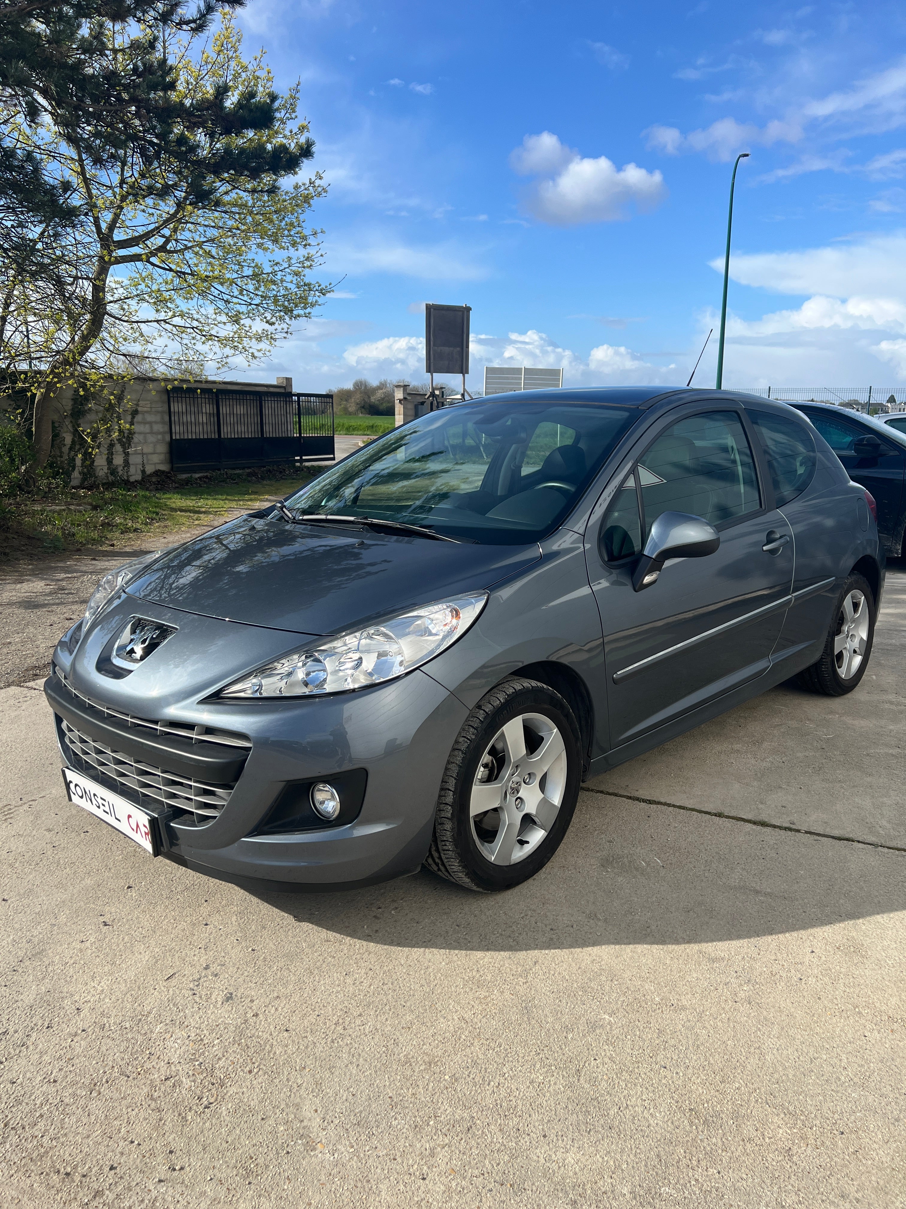 Peugeot 207 1.6 VTI 120cv Finition Allure Peugeot 207 1.6 VTI 120cv Finition Allure