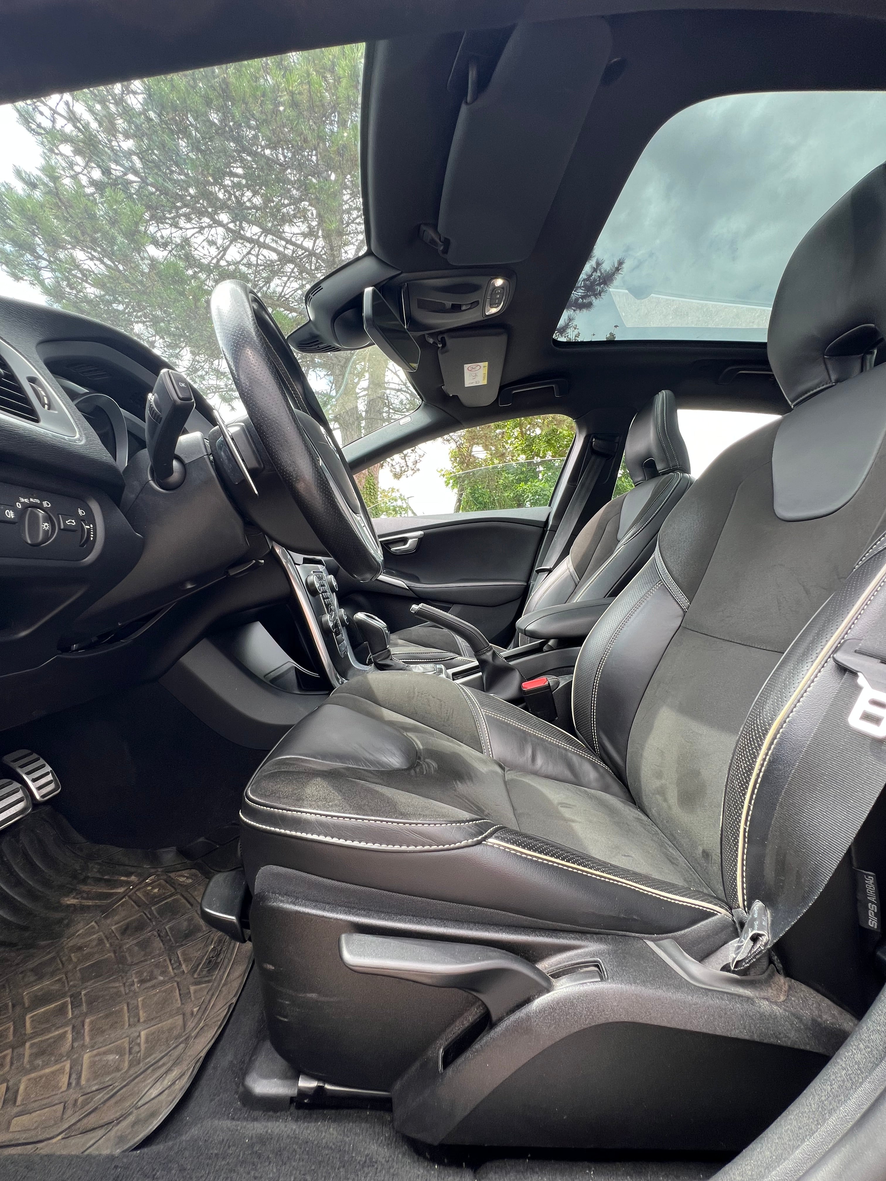 Volvo V40 150ch Geartronic 6 R-Design Volvo V40 150ch Geartronic 6 R-Design