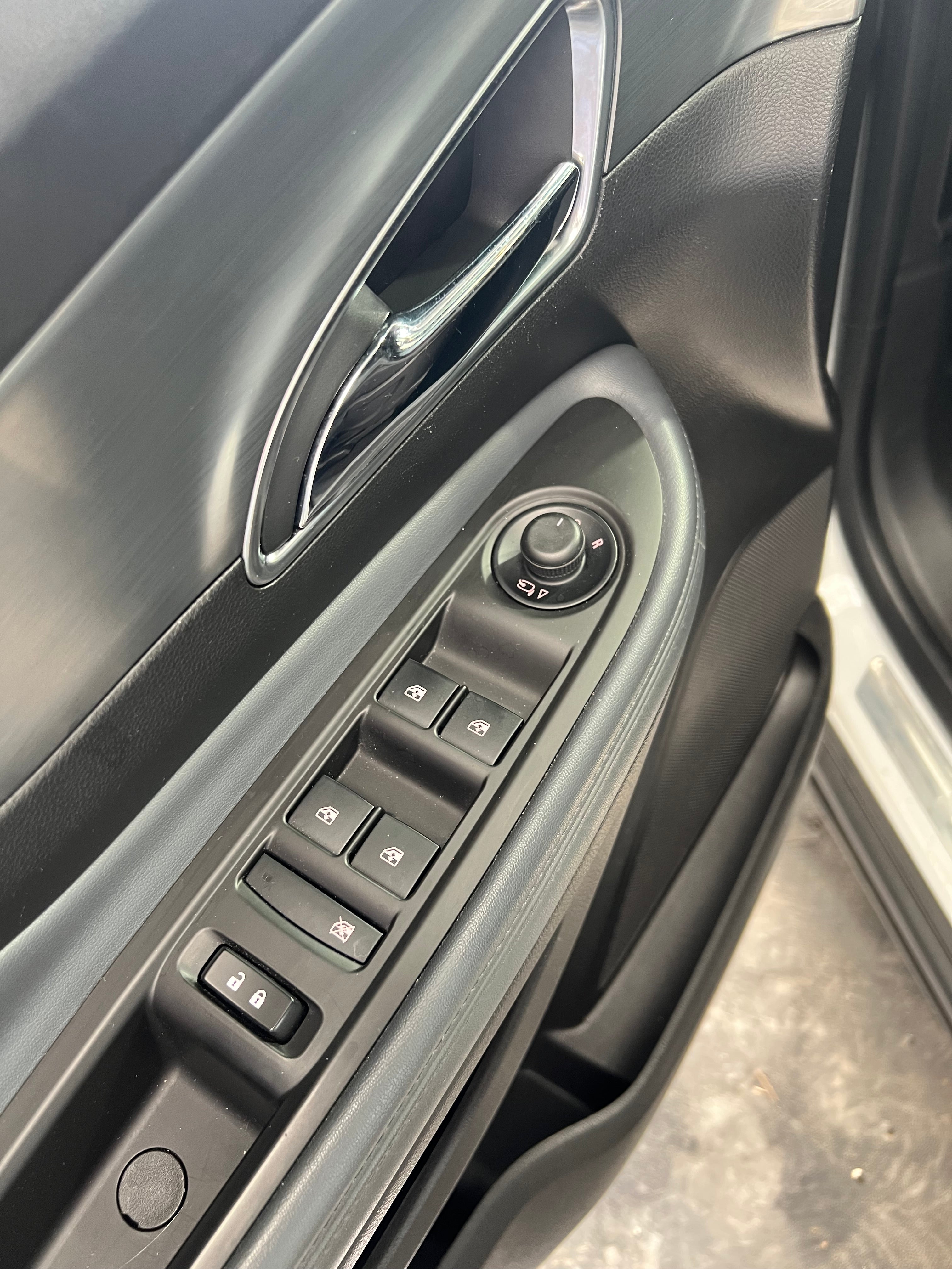 Opel Mokka 1.6 CDTI 4x2 136cv Opel Mokka 1.6 CDTI 4x2 136cv