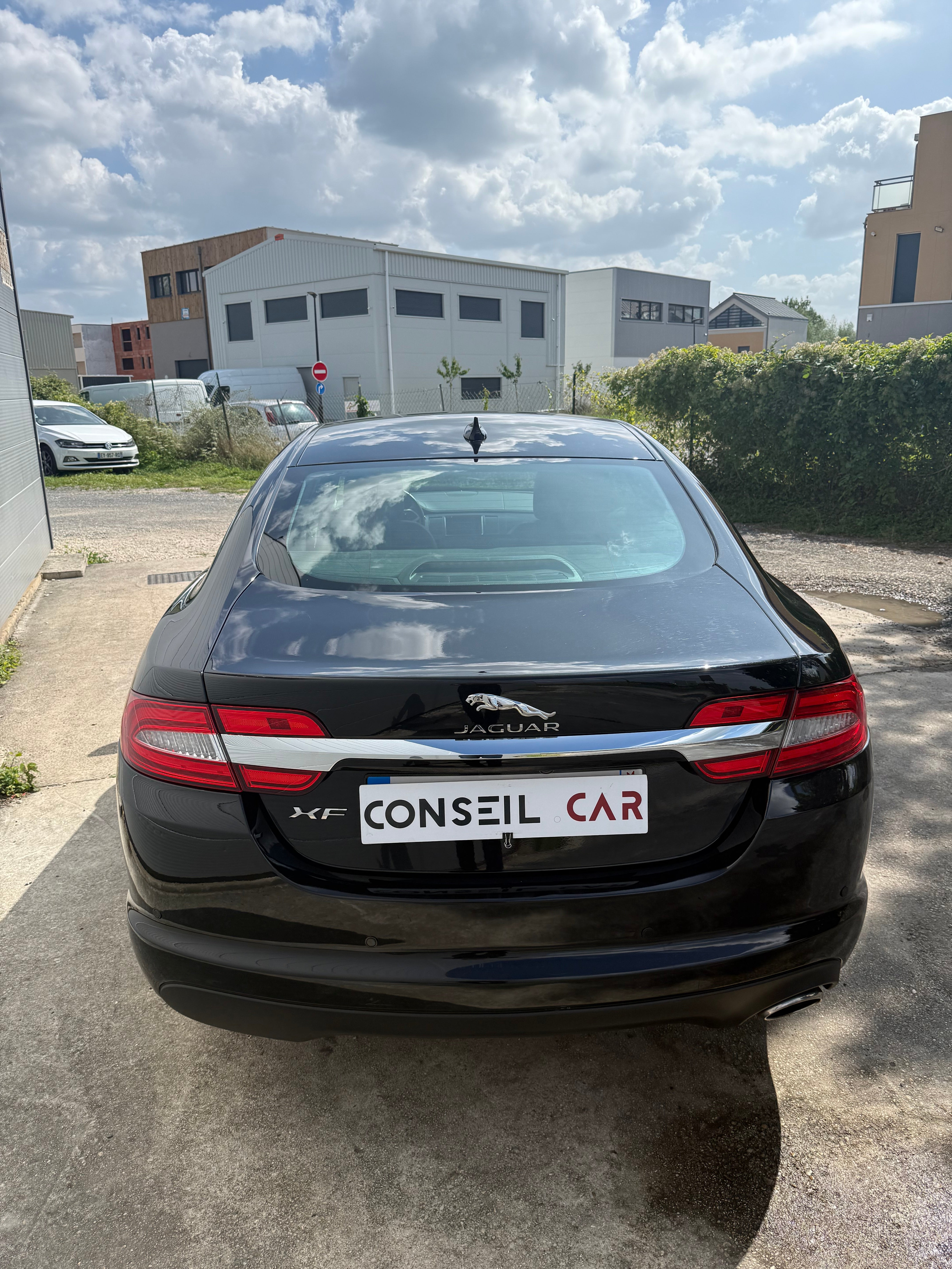 Jaguar XF 2.2D 200 LUXE PREMIUM Jaguar XF 2.2D 200 LUXE PREMIUM