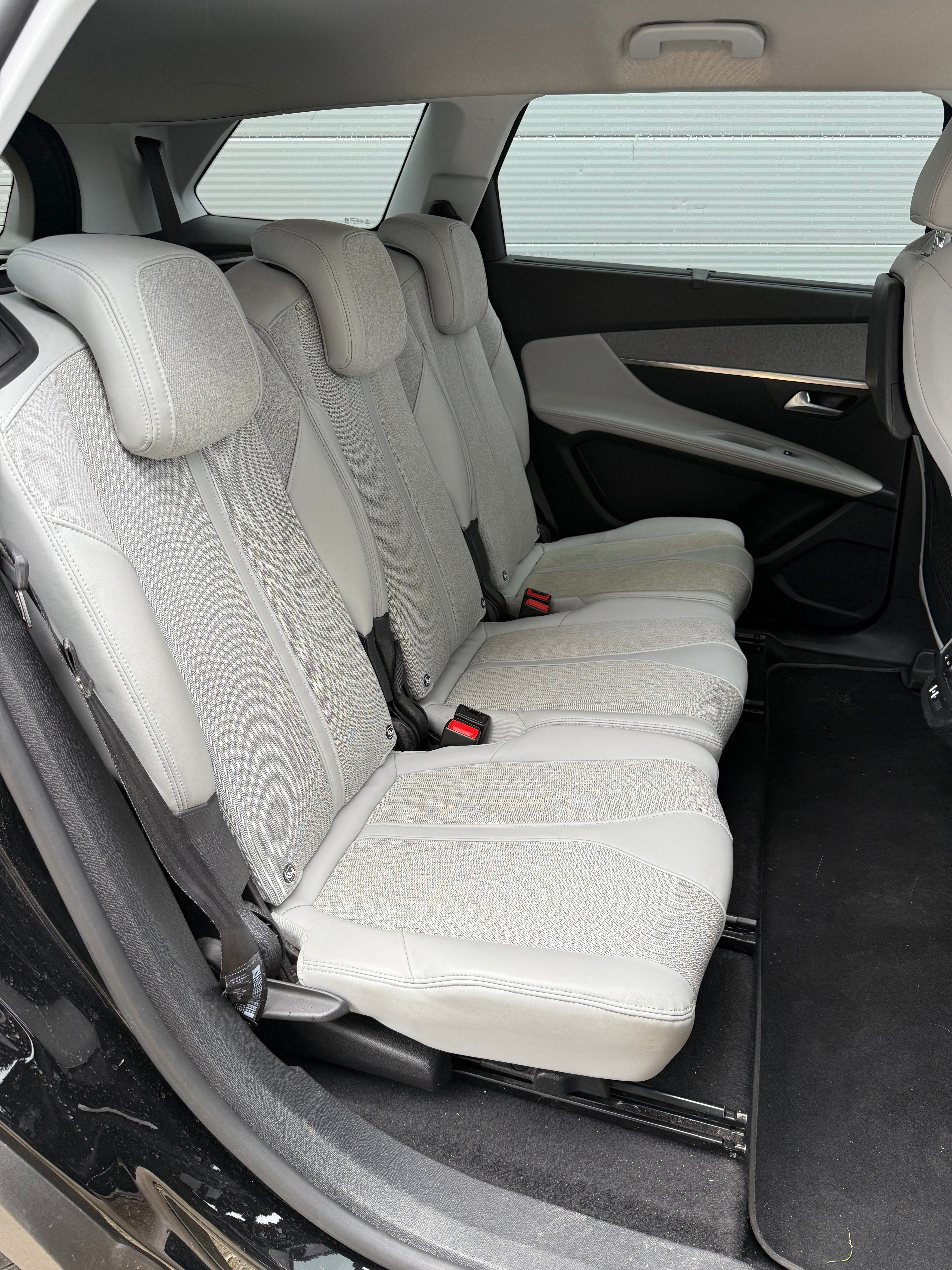 Peugeot 5008 1.5 BlueHdi 130 Allure Business Peugeot 5008 1.5 BlueHdi 130 Allure Business