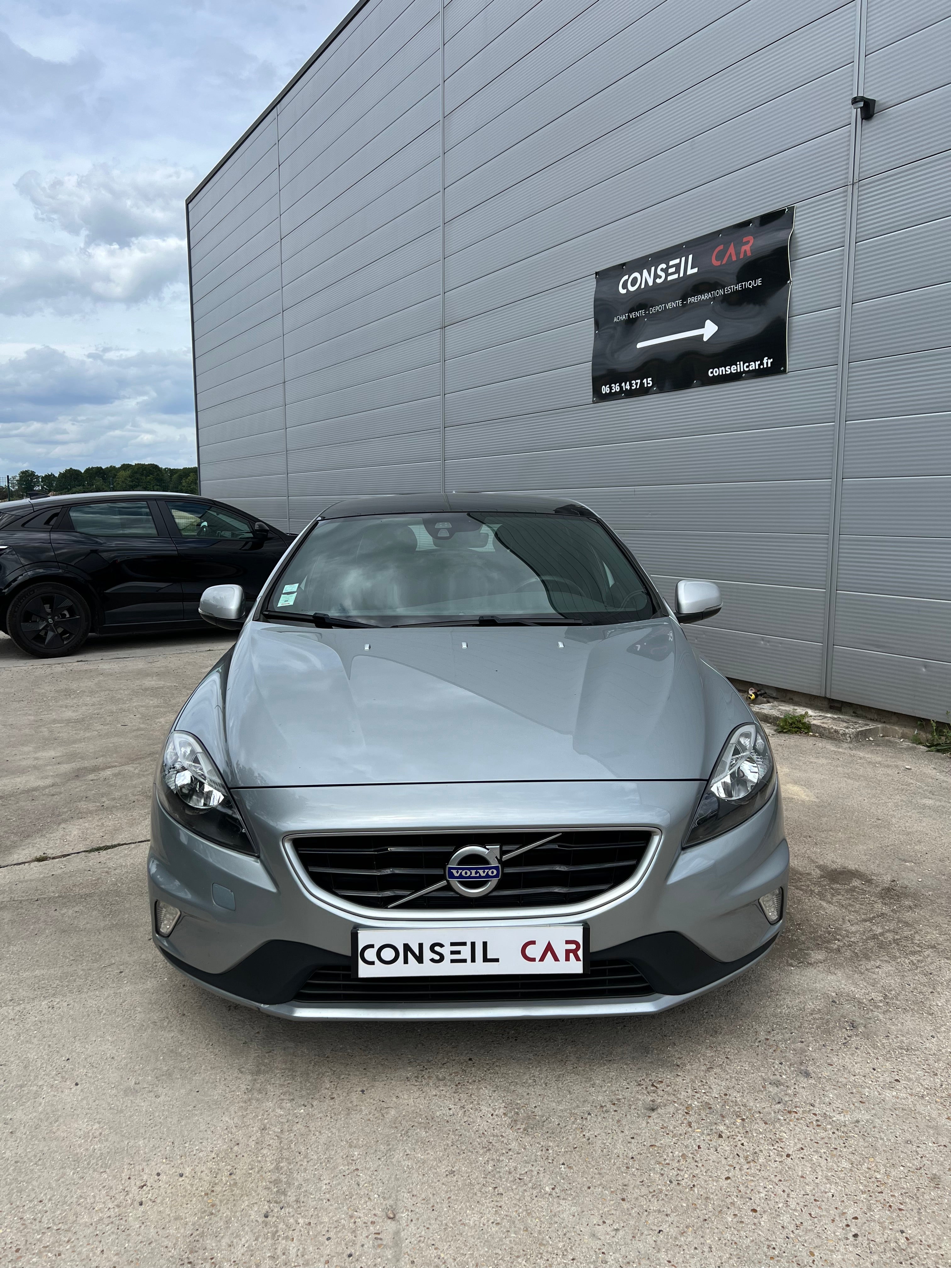 Volvo V40 150ch Geartronic 6 R-Design Volvo V40 150ch Geartronic 6 R-Design