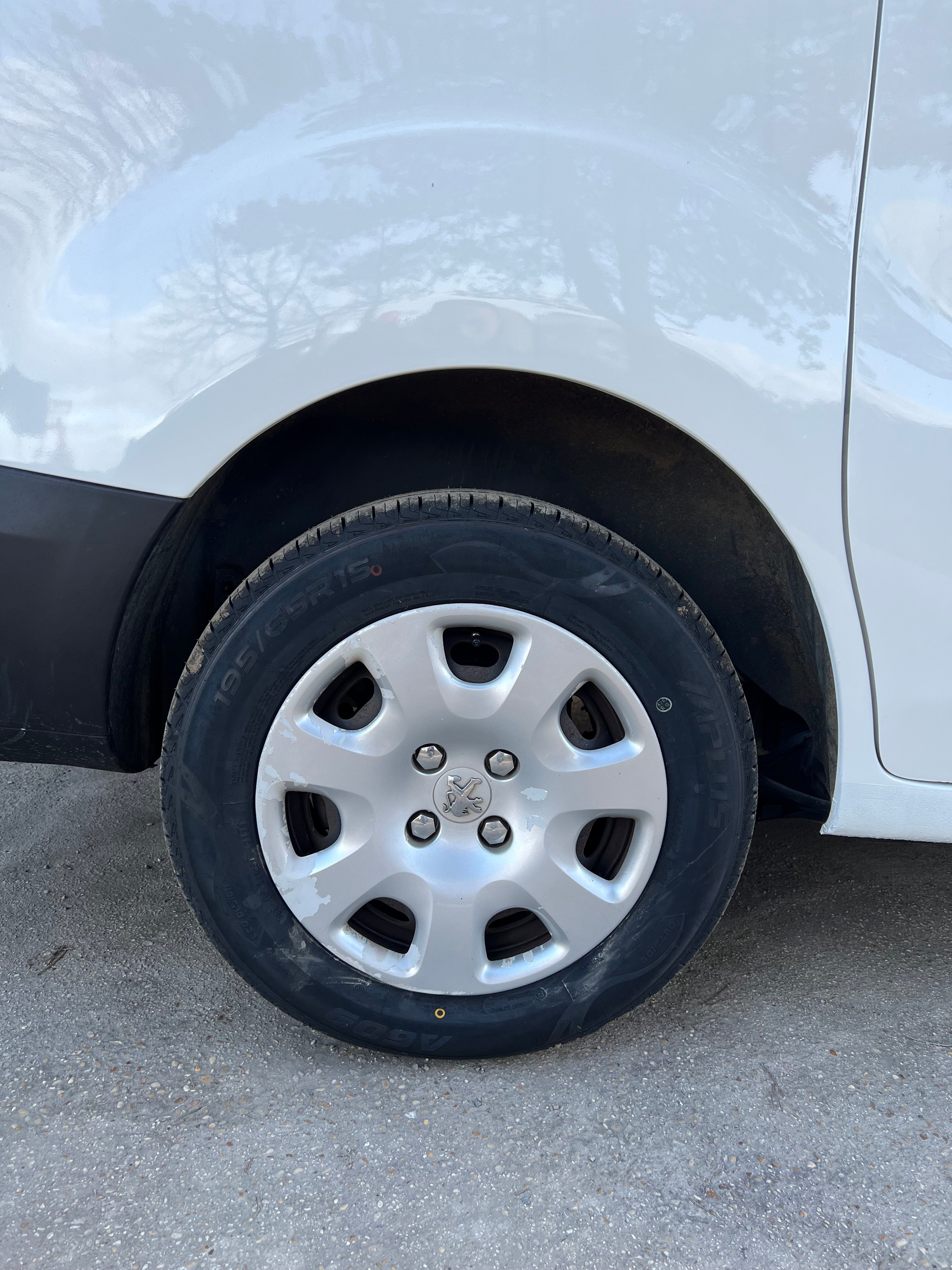 Peugeot Partner 1.6 HDI 90cv L2 800 Kg Fourgon double cabine 5 places Peugeot Partner 1.6 HDI 90cv L2 800 Kg Fourgon double cabine 5 places