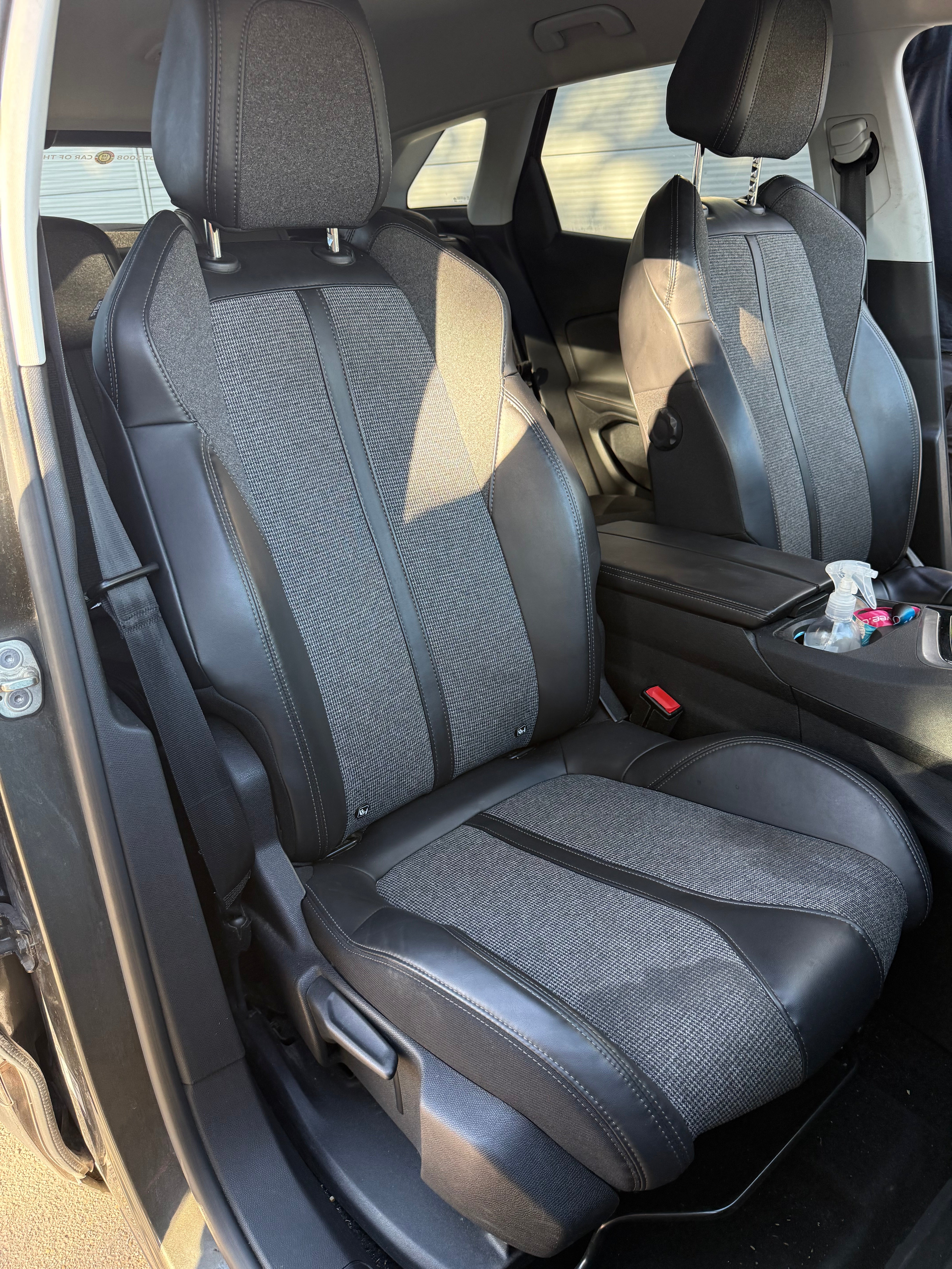Peugeot 3008 1.6 BlueHdi 120ch Allure Peugeot 3008 1.6 BlueHdi 120ch Allure