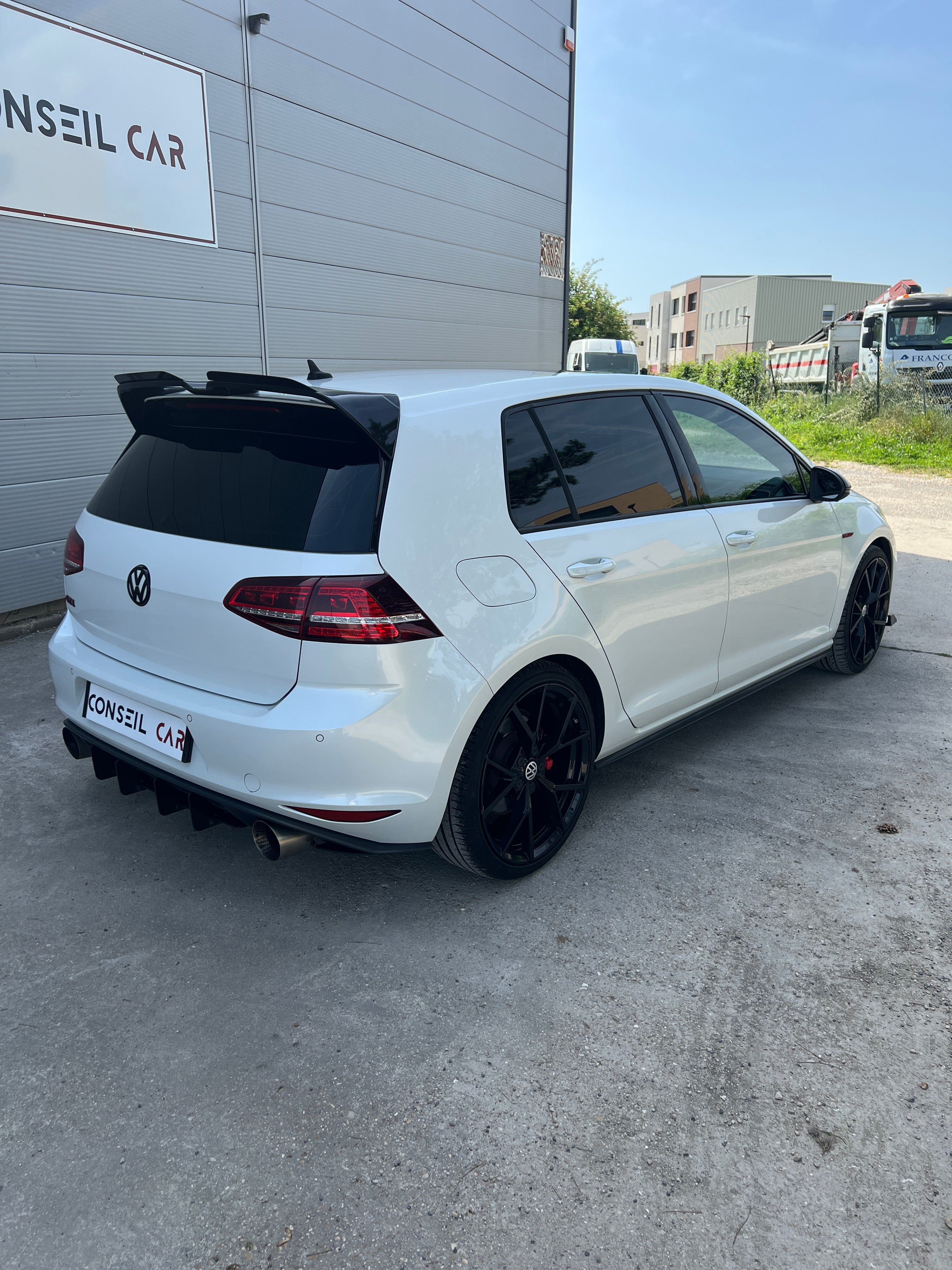 Volkswagen Golf GTI 2.0 TSI 220 BLUEMOTION Volkswagen Golf GTI 2.0 TSI 220 BLUEMOTION