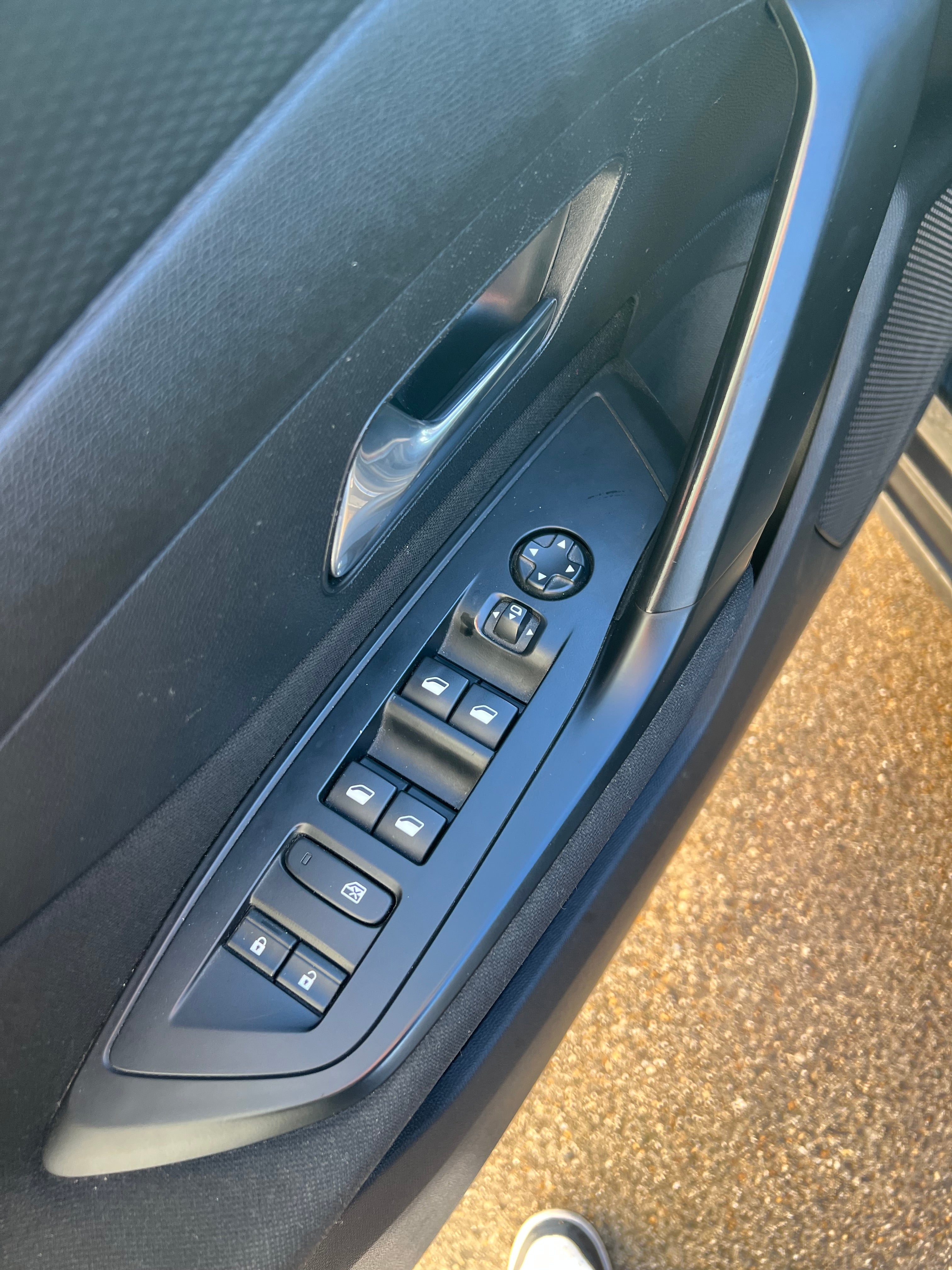 Peugeot 308 SW 1.5 BHDI 130ch EAT8 Peugeot 308 SW 1.5 BHDI 130ch EAT8