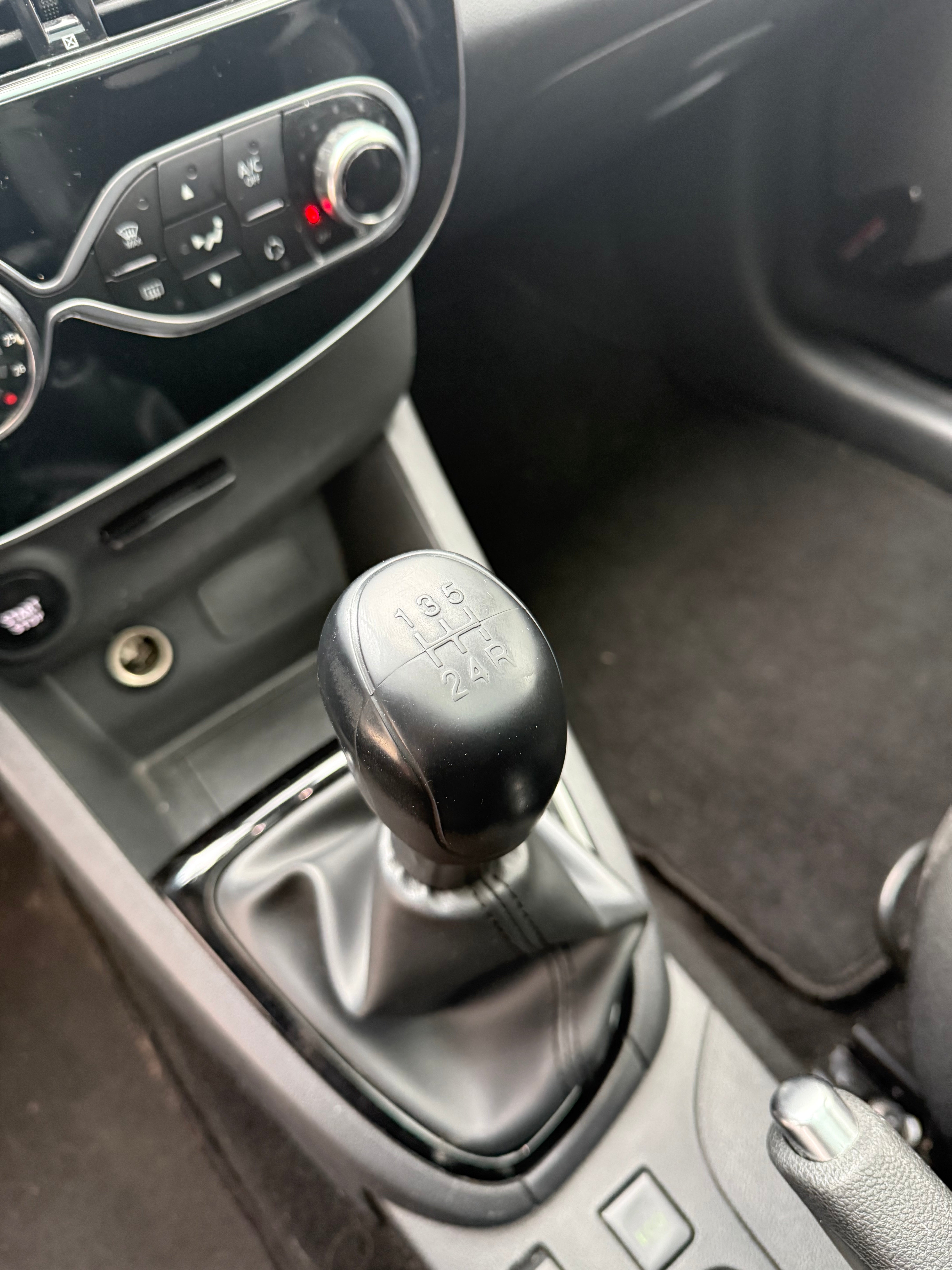 RENAULT Clio IV 1.2 75ch RENAULT Clio IV 1.2 75ch