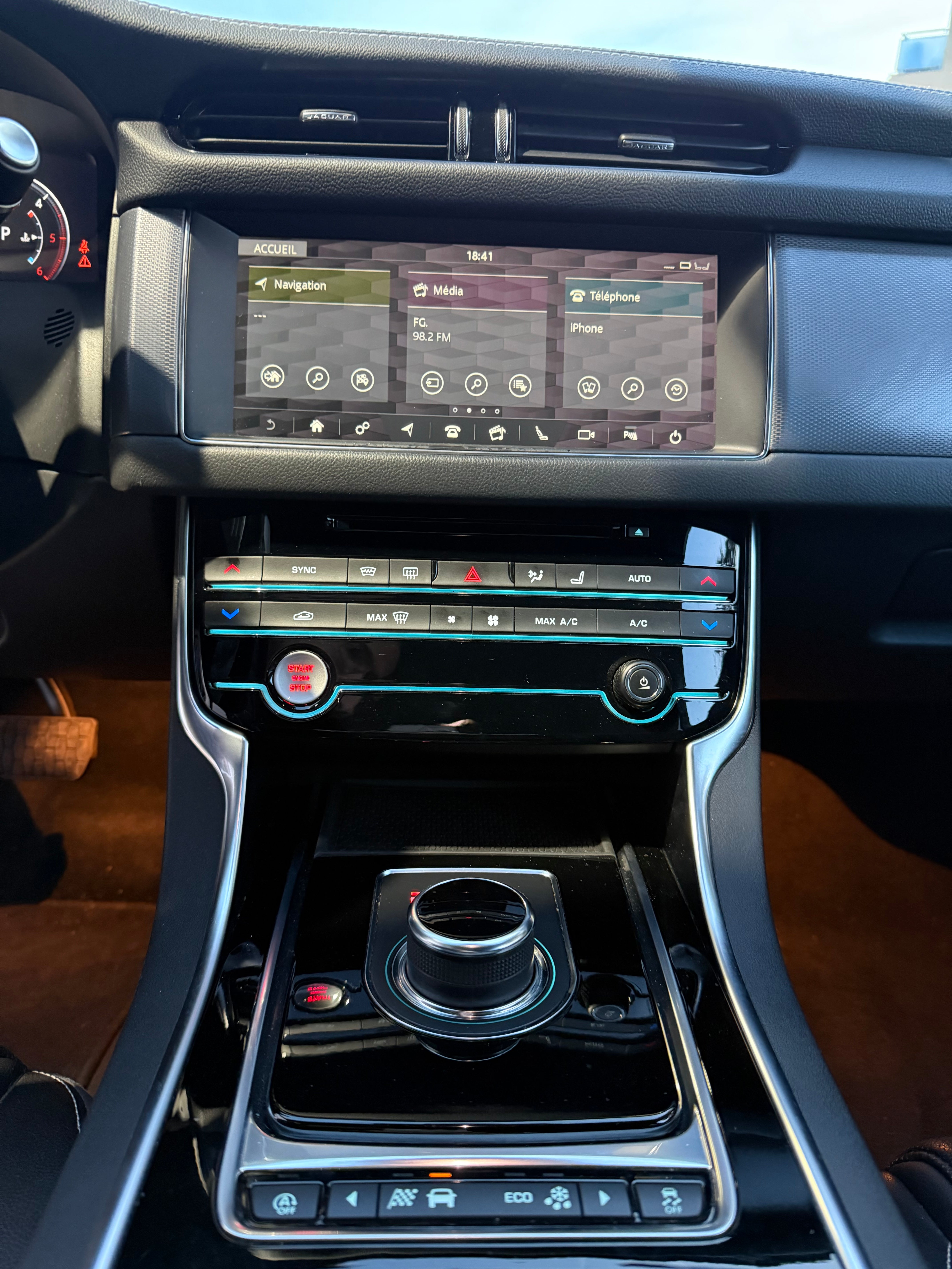 Jaguar XF X260 2.0 D 163 cv Jaguar XF X260 2.0 D 163 cv