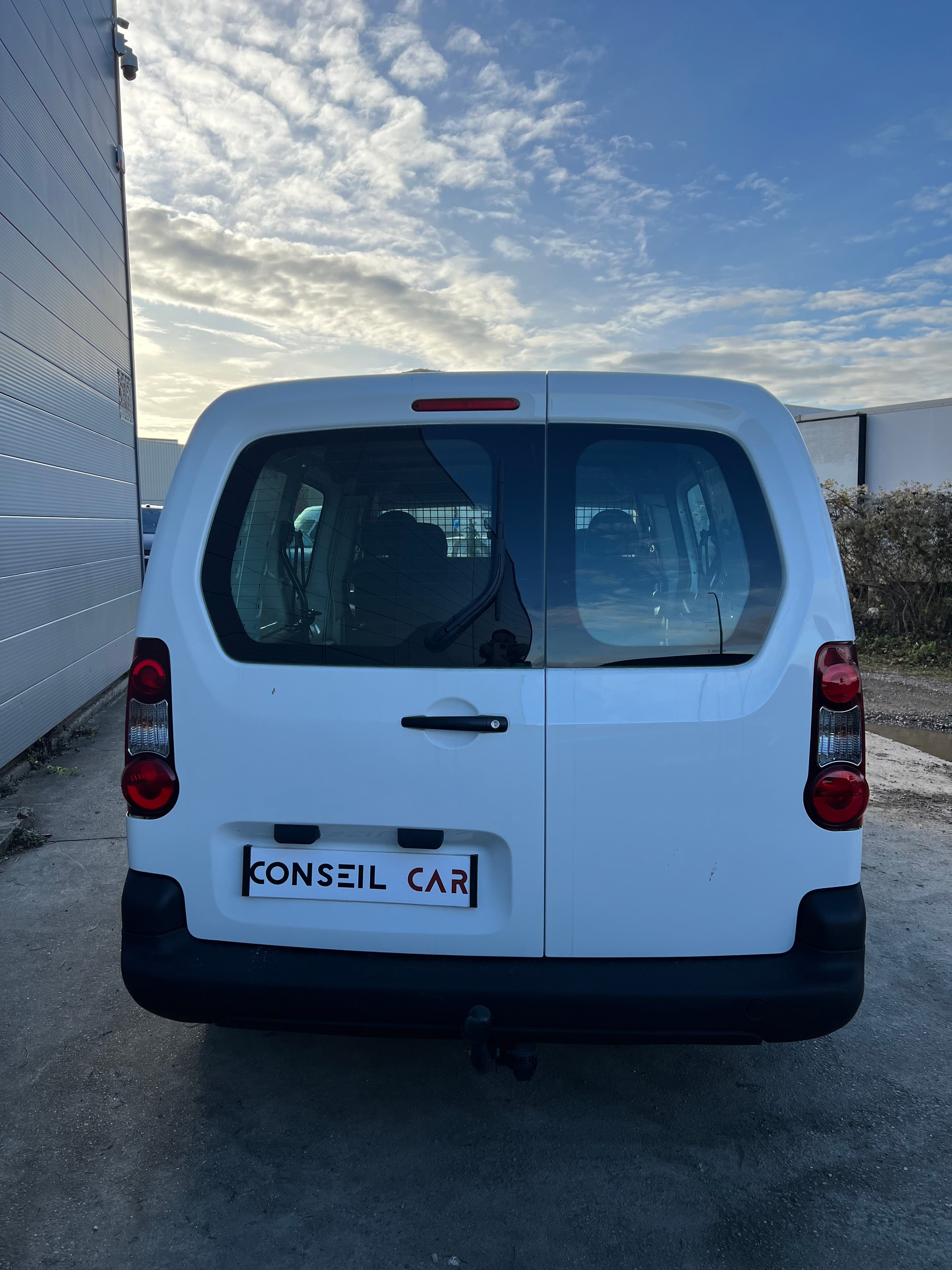 Peugeot Partner 1.6 HDI 90cv L2 800 Kg Fourgon double cabine 5 places Peugeot Partner 1.6 HDI 90cv L2 800 Kg Fourgon double cabine 5 places