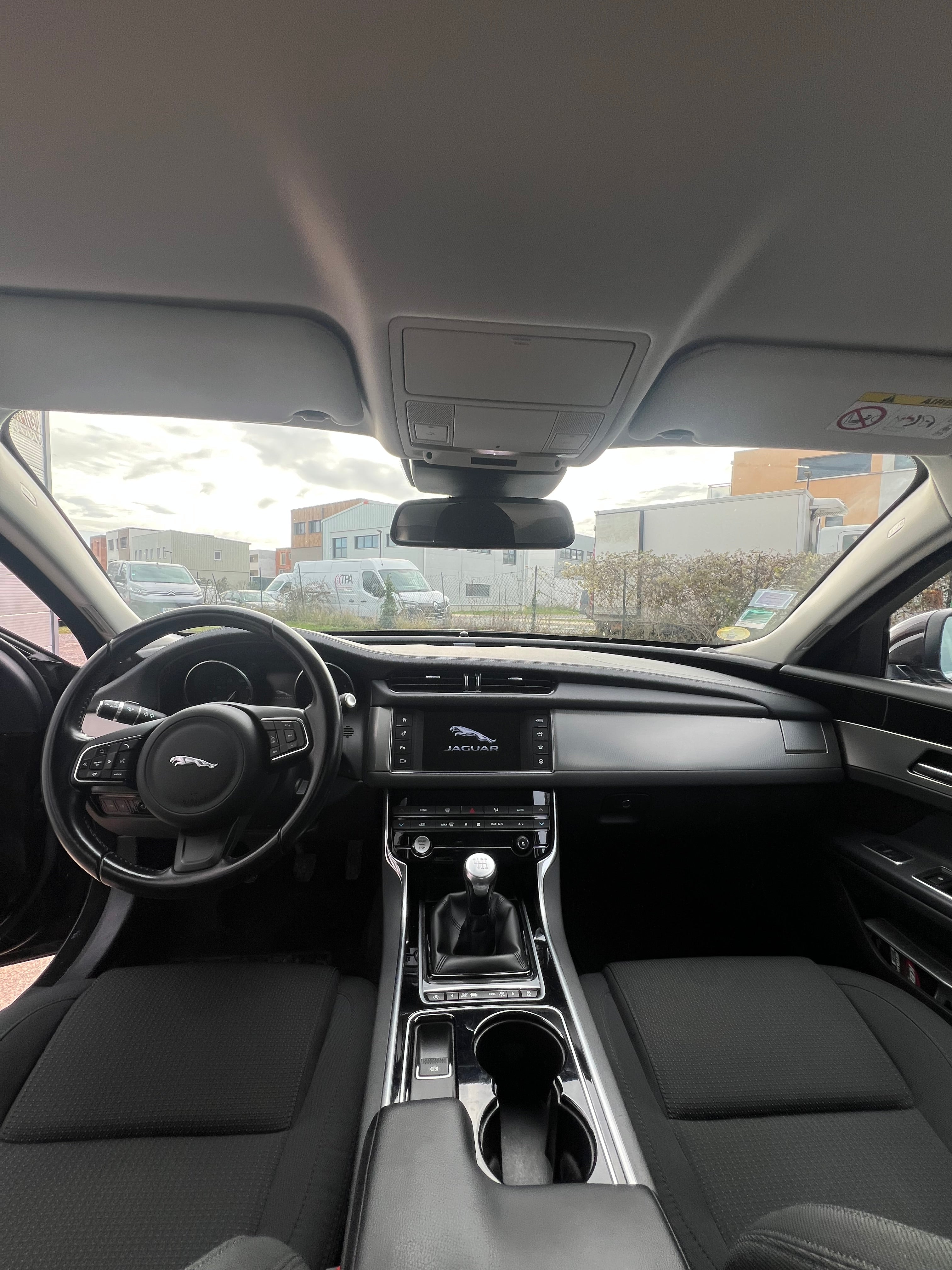 Jaguar XF X260 2.0 D 163 cv Jaguar XF X260 2.0 D 163 cv