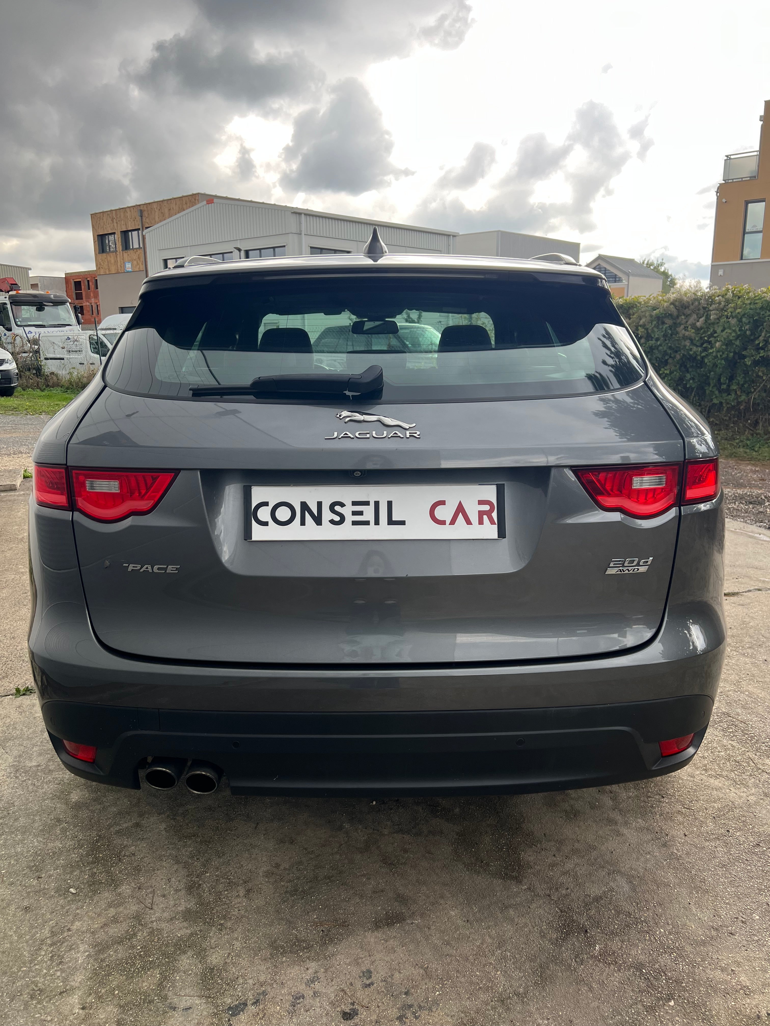 Jaguar F-Pace 2.0 D AWD R Sport 180cv Jaguar F-Pace 2.0 D AWD R Sport 180cv