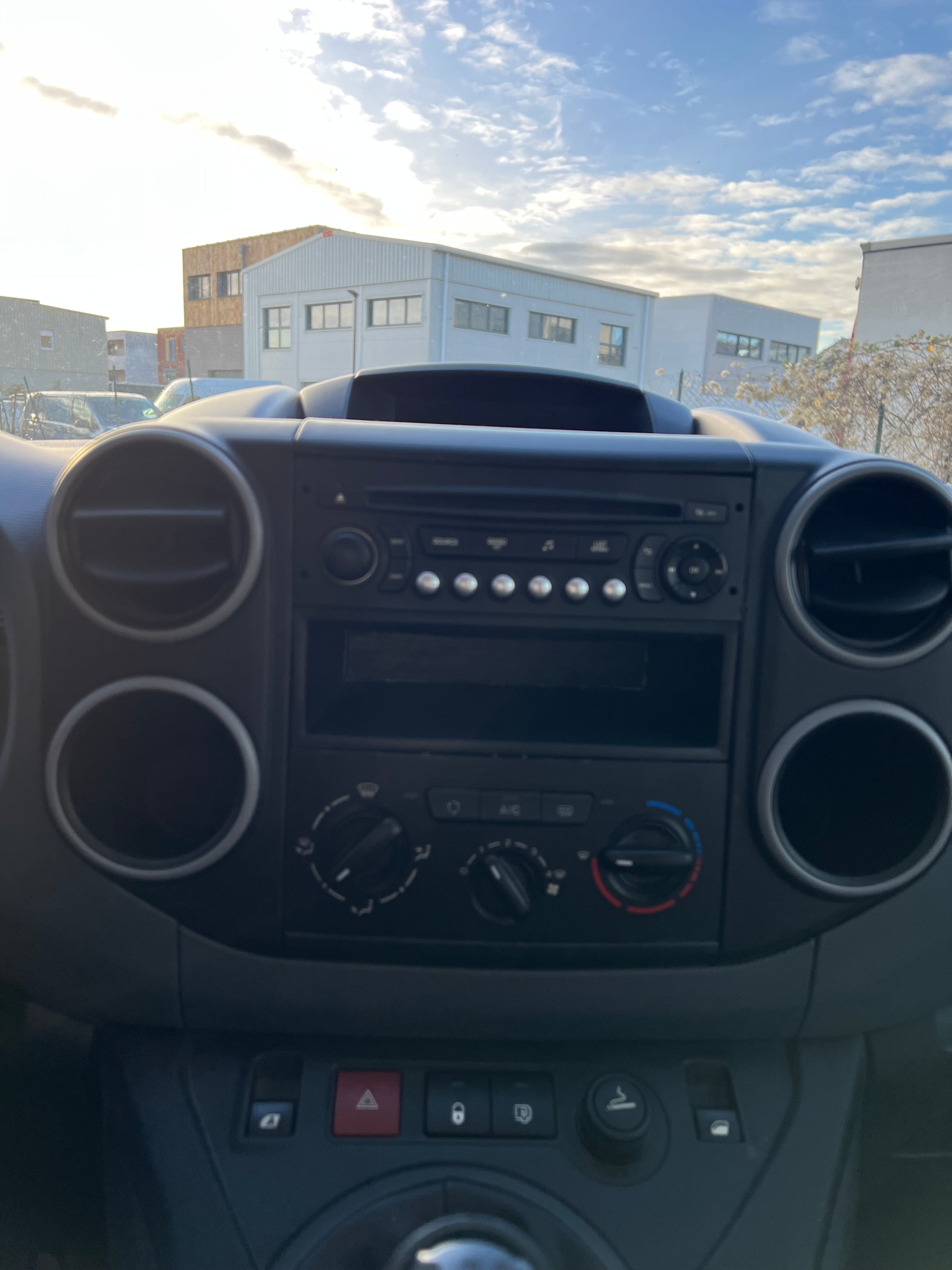 Peugeot Partner 1.6 HDI 90cv L2 800 Kg Fourgon double cabine 5 places Peugeot Partner 1.6 HDI 90cv L2 800 Kg Fourgon double cabine 5 places