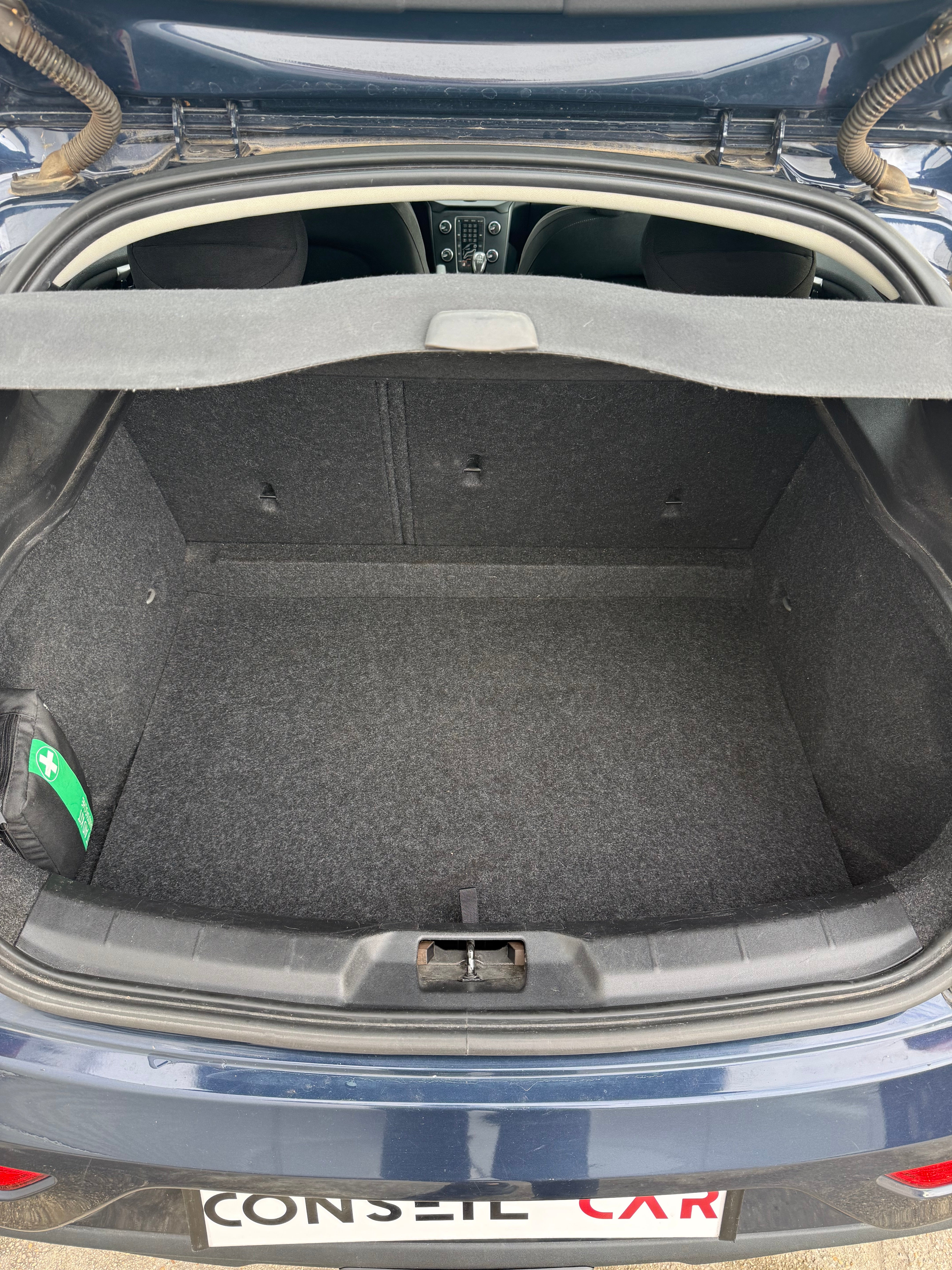 Volvo V40 1.6 D2 115 EFFEKTIV LINE KINETIC Volvo V40 1.6 D2 115 EFFEKTIV LINE KINETIC