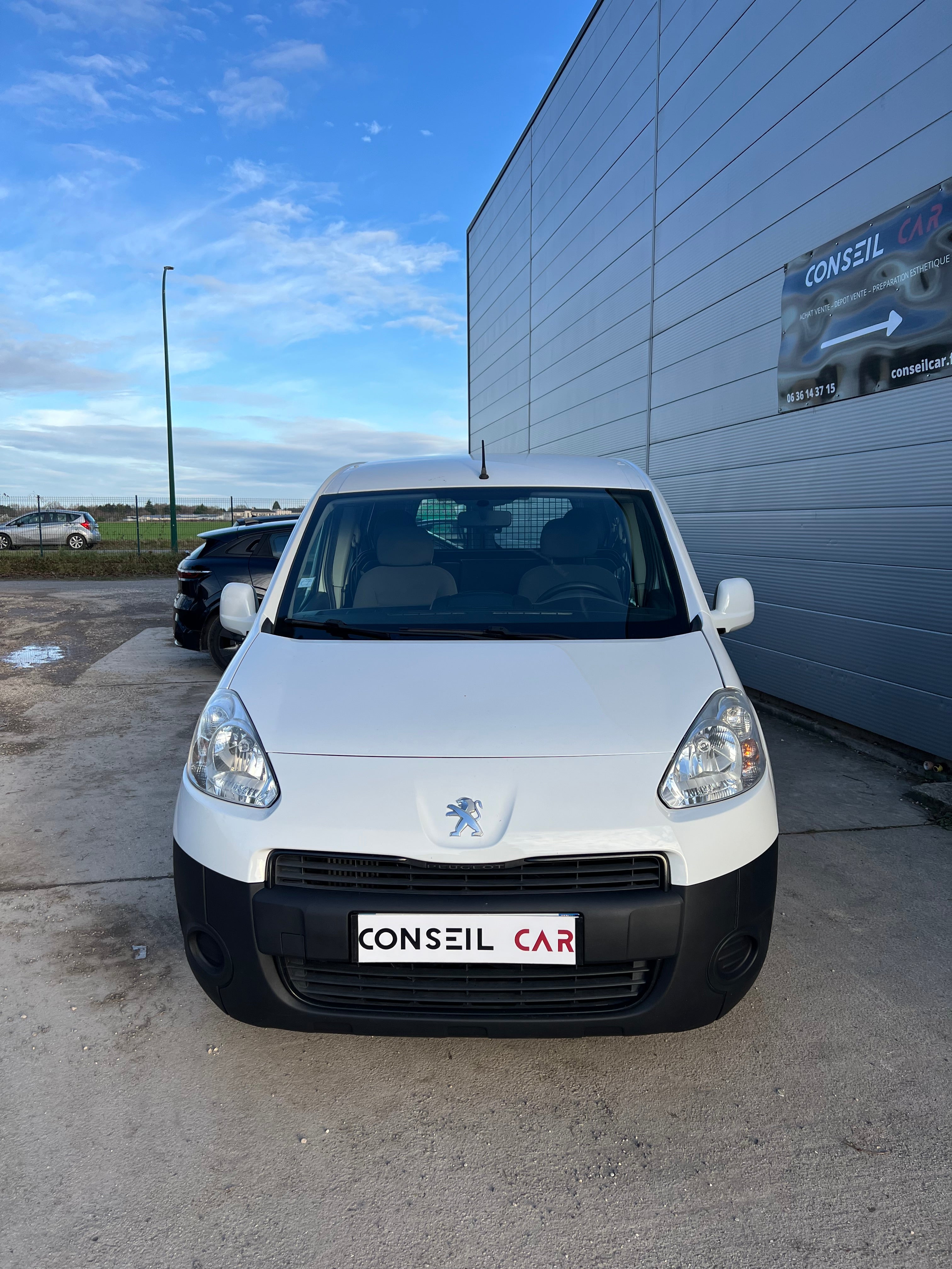 Peugeot Partner 1.6 HDI 90cv L2 800 Kg Fourgon double cabine 5 places Peugeot Partner 1.6 HDI 90cv L2 800 Kg Fourgon double cabine 5 places