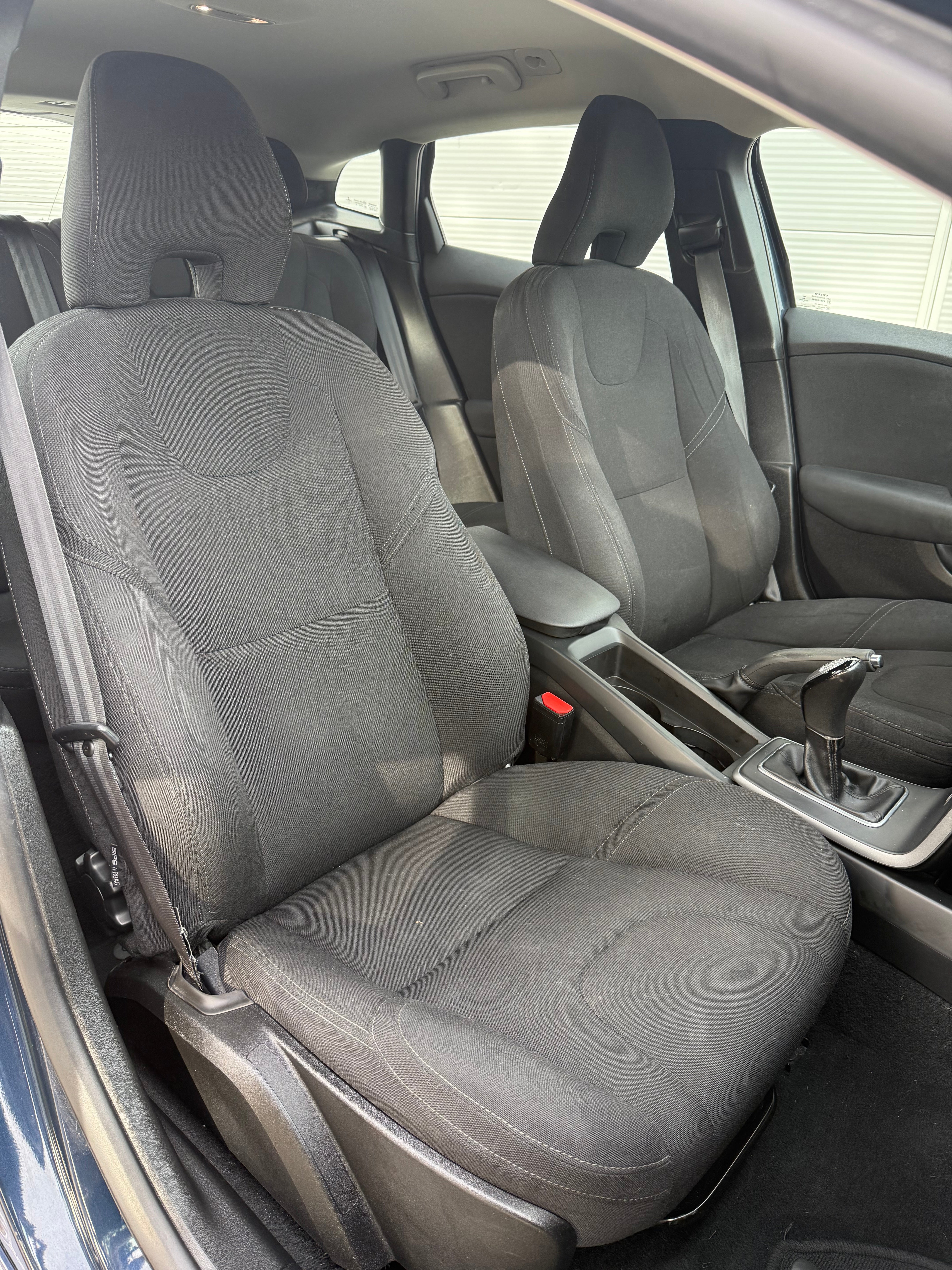 Volvo V40 1.6 D2 115 EFFEKTIV LINE KINETIC Volvo V40 1.6 D2 115 EFFEKTIV LINE KINETIC